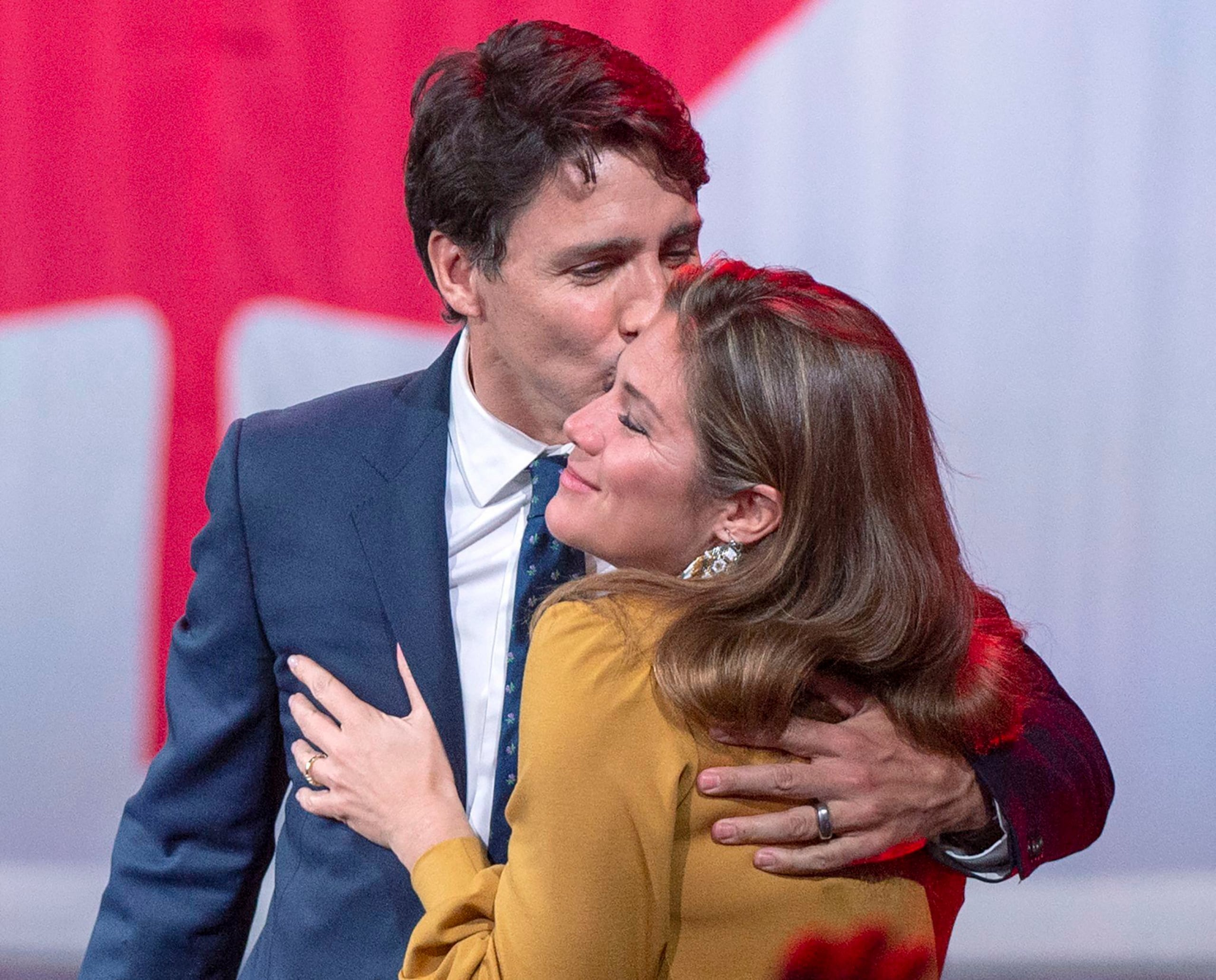 Sophie Grégoire junto a Justin Trudeau. (AP)