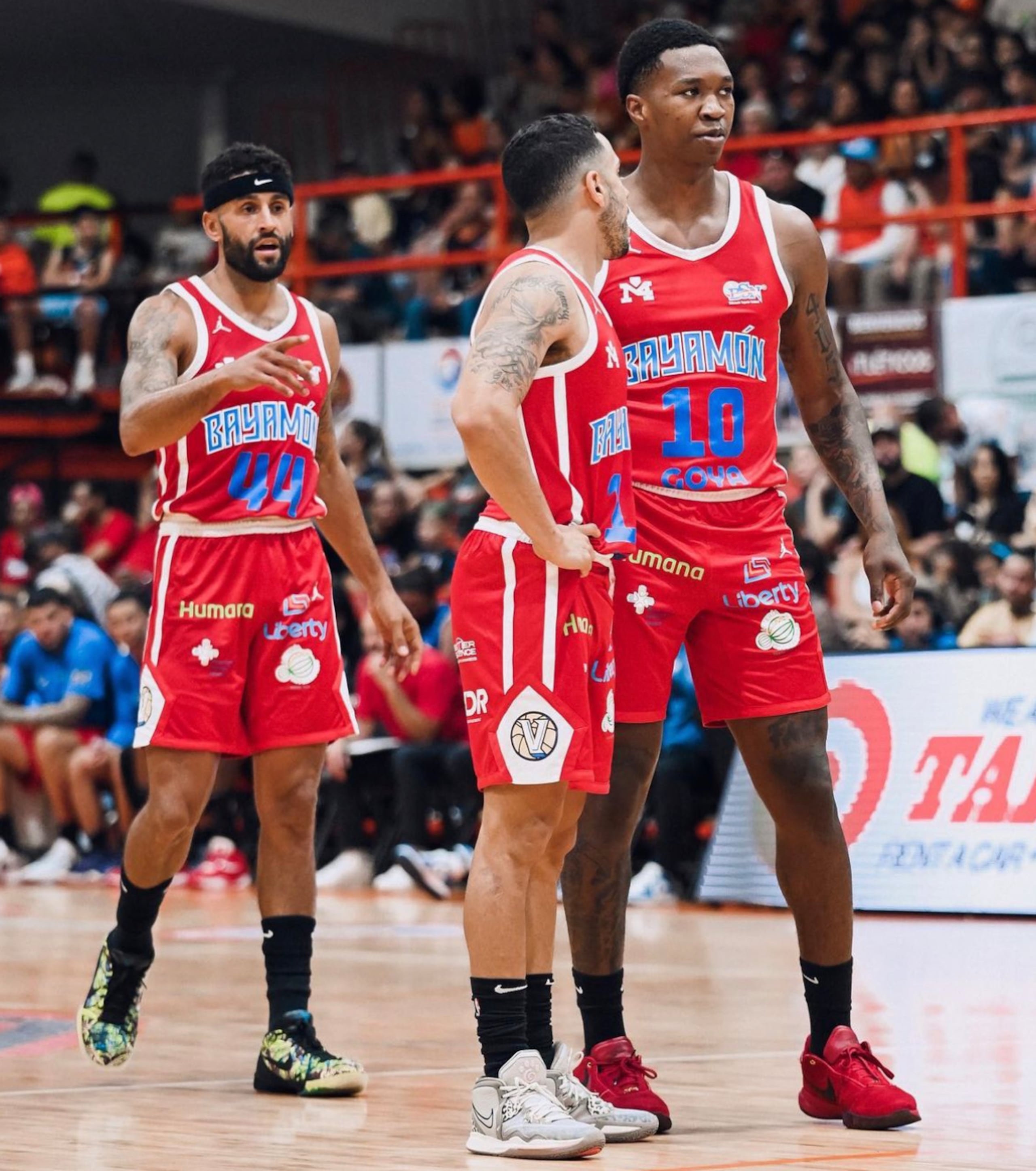 Los Vaqueros de Bayamón son los campeones defensores y esperan por el ganador del partido decisivo entre Ponce y Mayagüez para conocer su rival en la primera ronda de la postemporada.