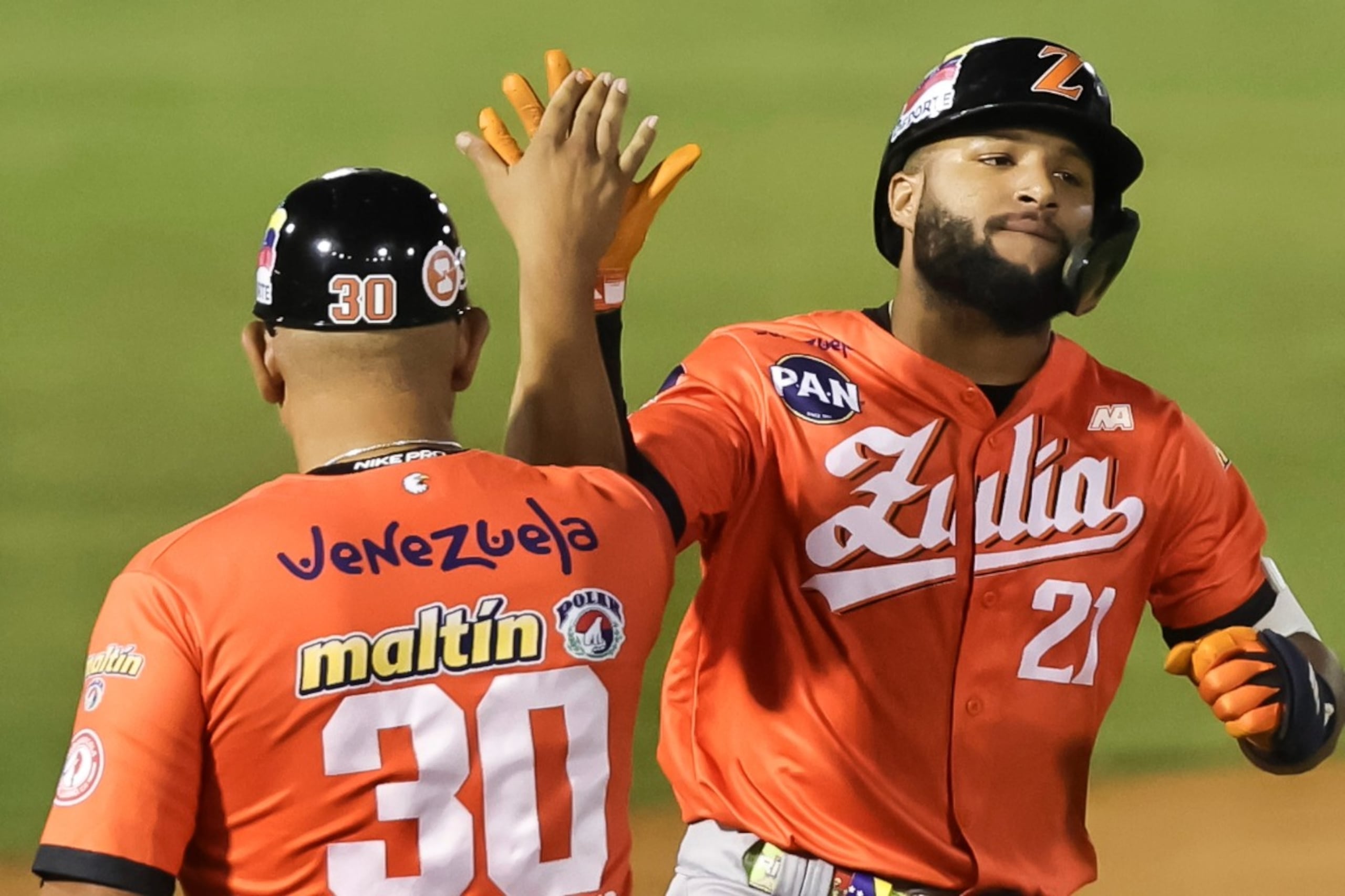 Jackson Chourio, de Águilas del Zulia, en acción en la liga venezolana de béisbol.