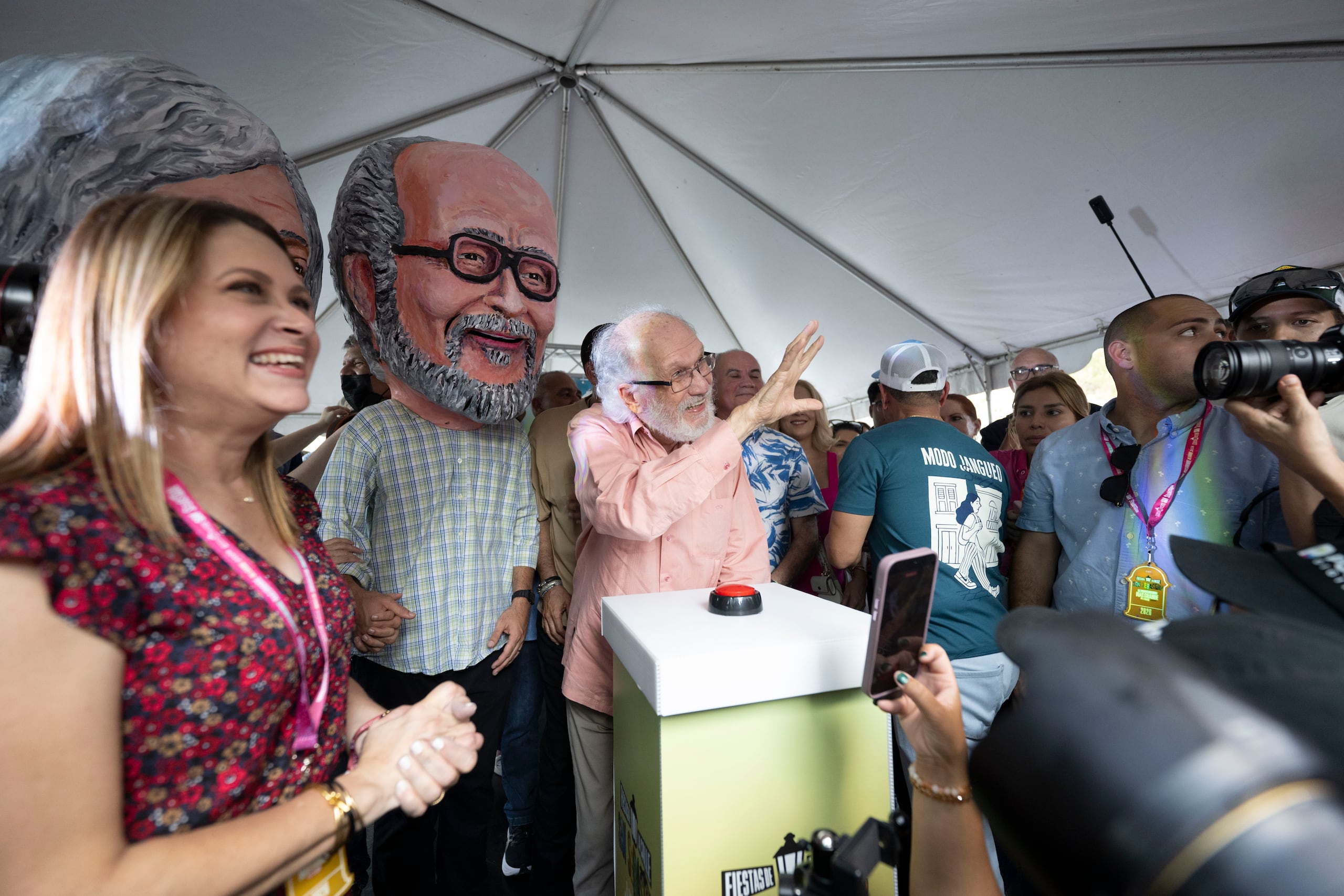 Jacobo Morales saludó a los presentes en la ceremonía de apertura de las fiestas que se le dedican.
