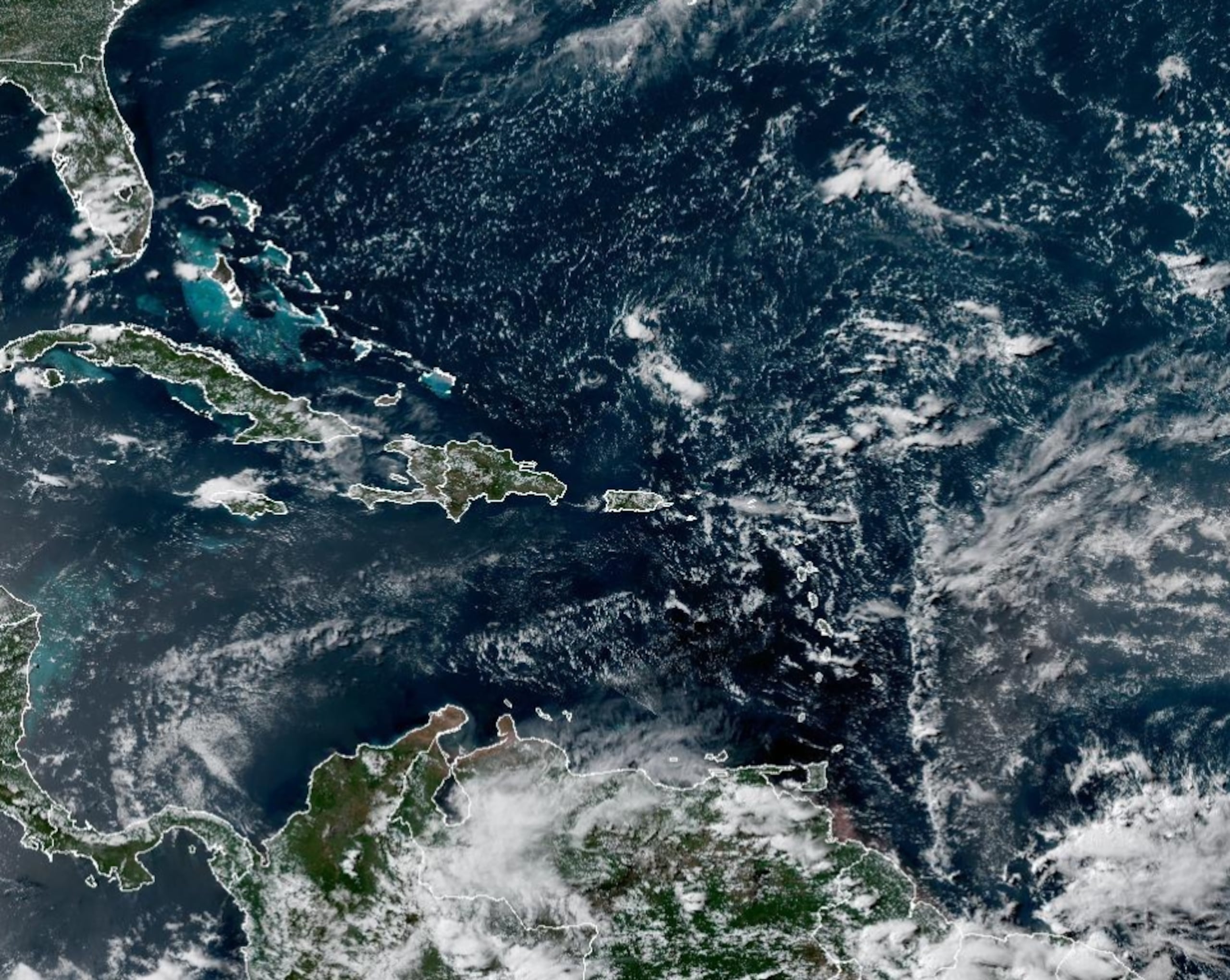 La onda tropical traerá altas posibilidades de lluvia para gran parte del país.