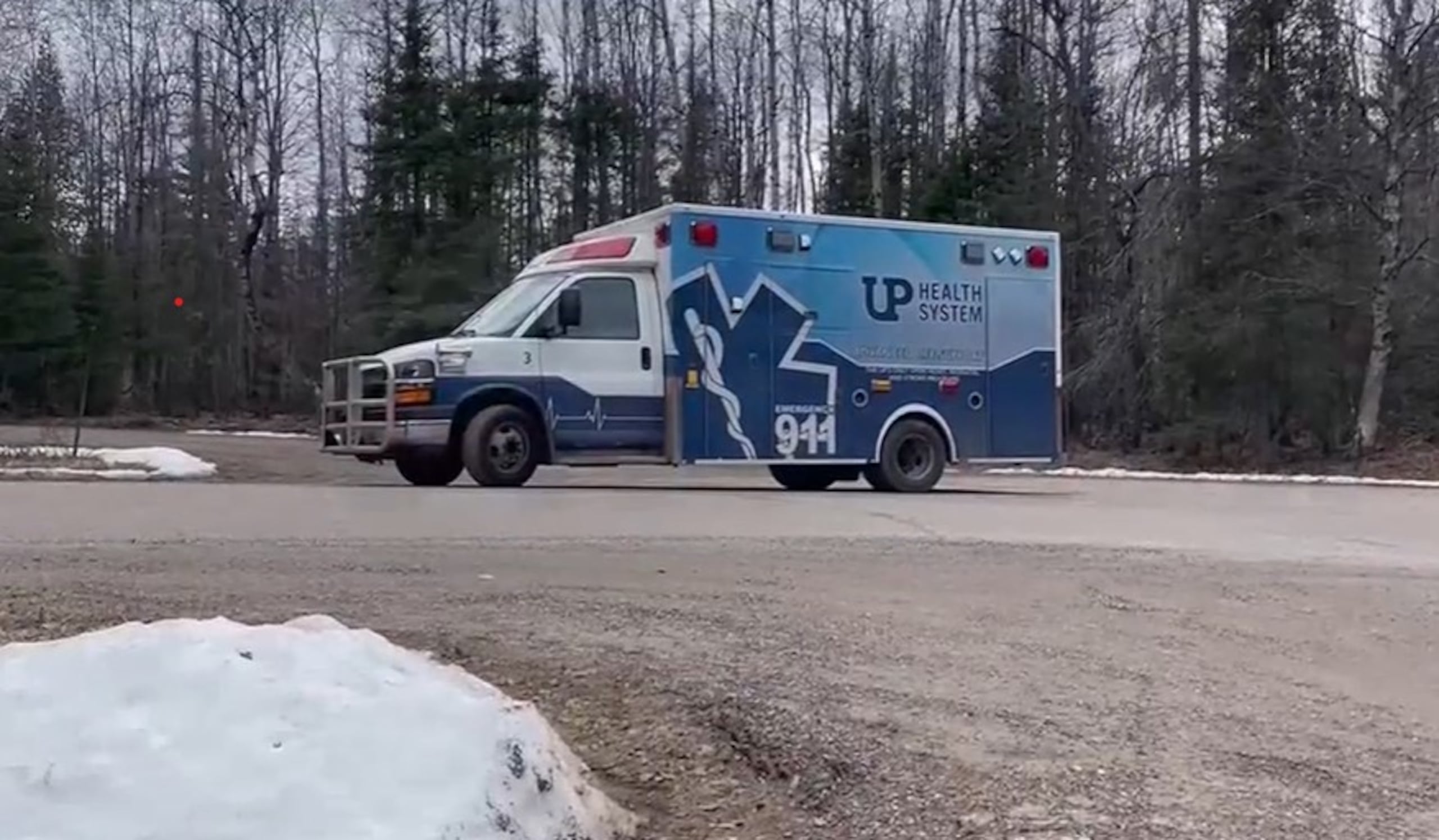 Cooper y su perro en total estuvieron como una hora y media en el agua en lo que fueron rescatados por las autoridades.