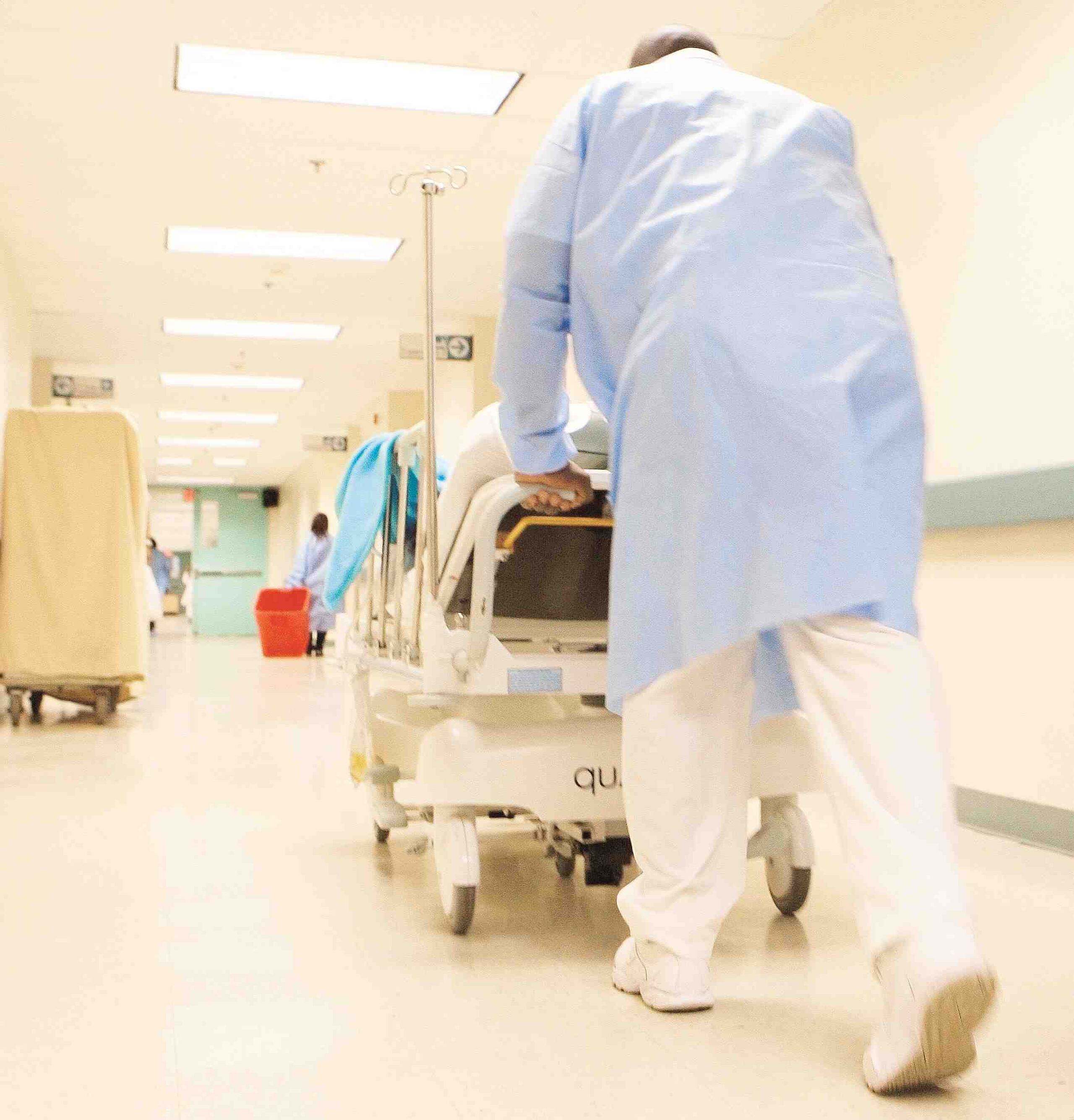 Los heridos fueron transportados a dos hospitales en Arecibo. (Archivo GFR Media)