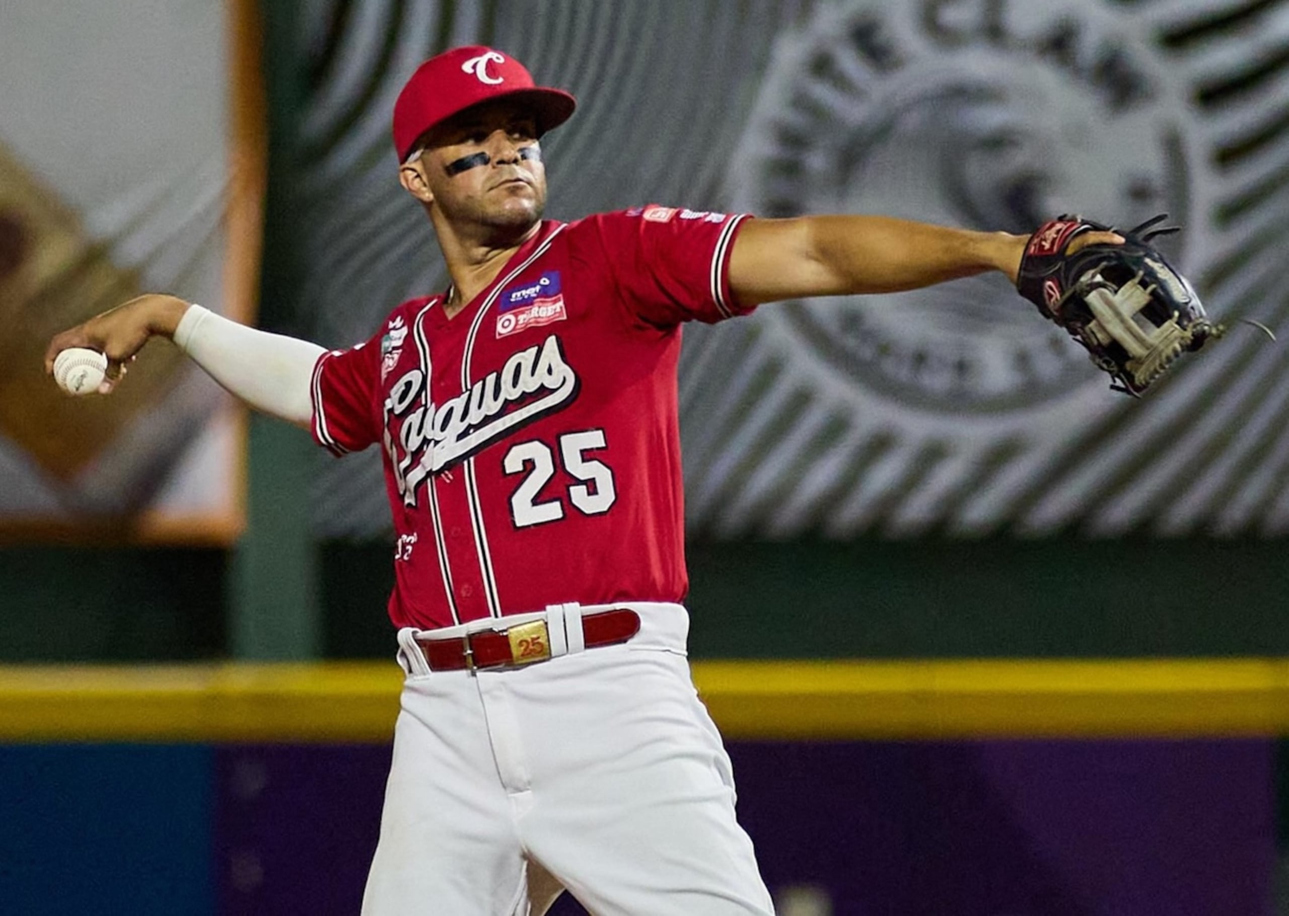 Vimael Machín con el uniforme de los Criollos.
