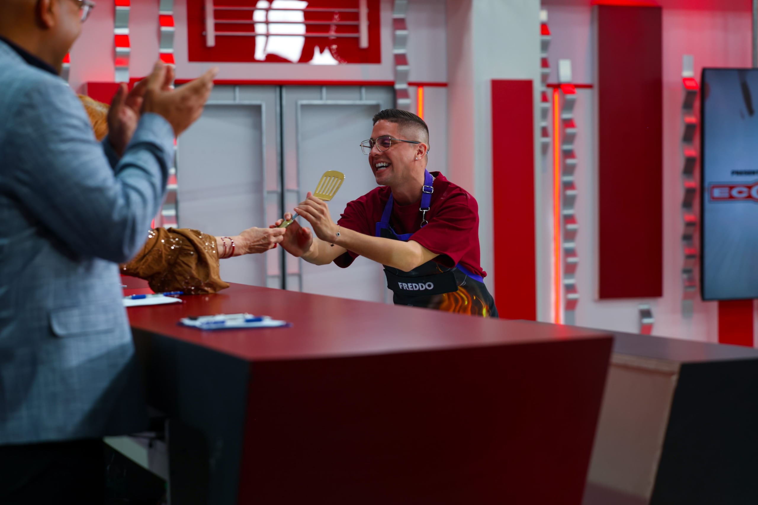 Freddo Vega dejó una buena impresión en sus recetas de la noche.