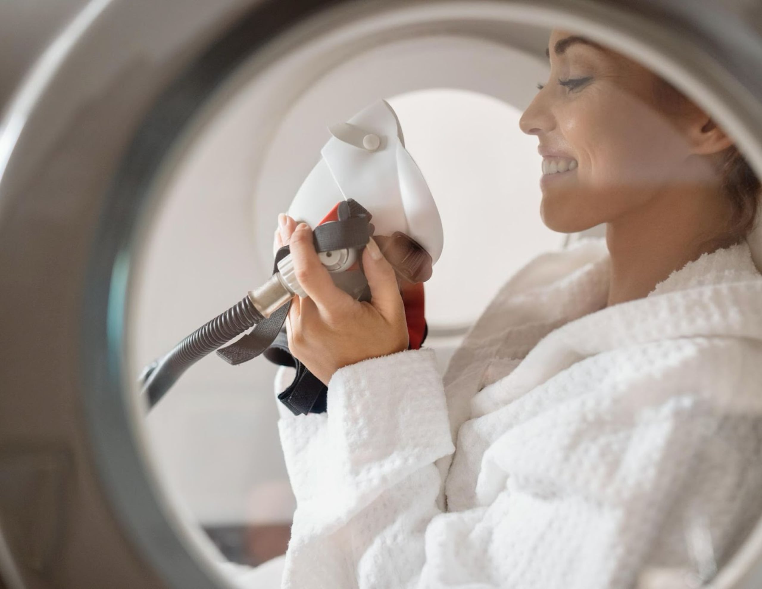 La oxigenoterapia hiperbárica está disponible en Oxylife Wellness Center.