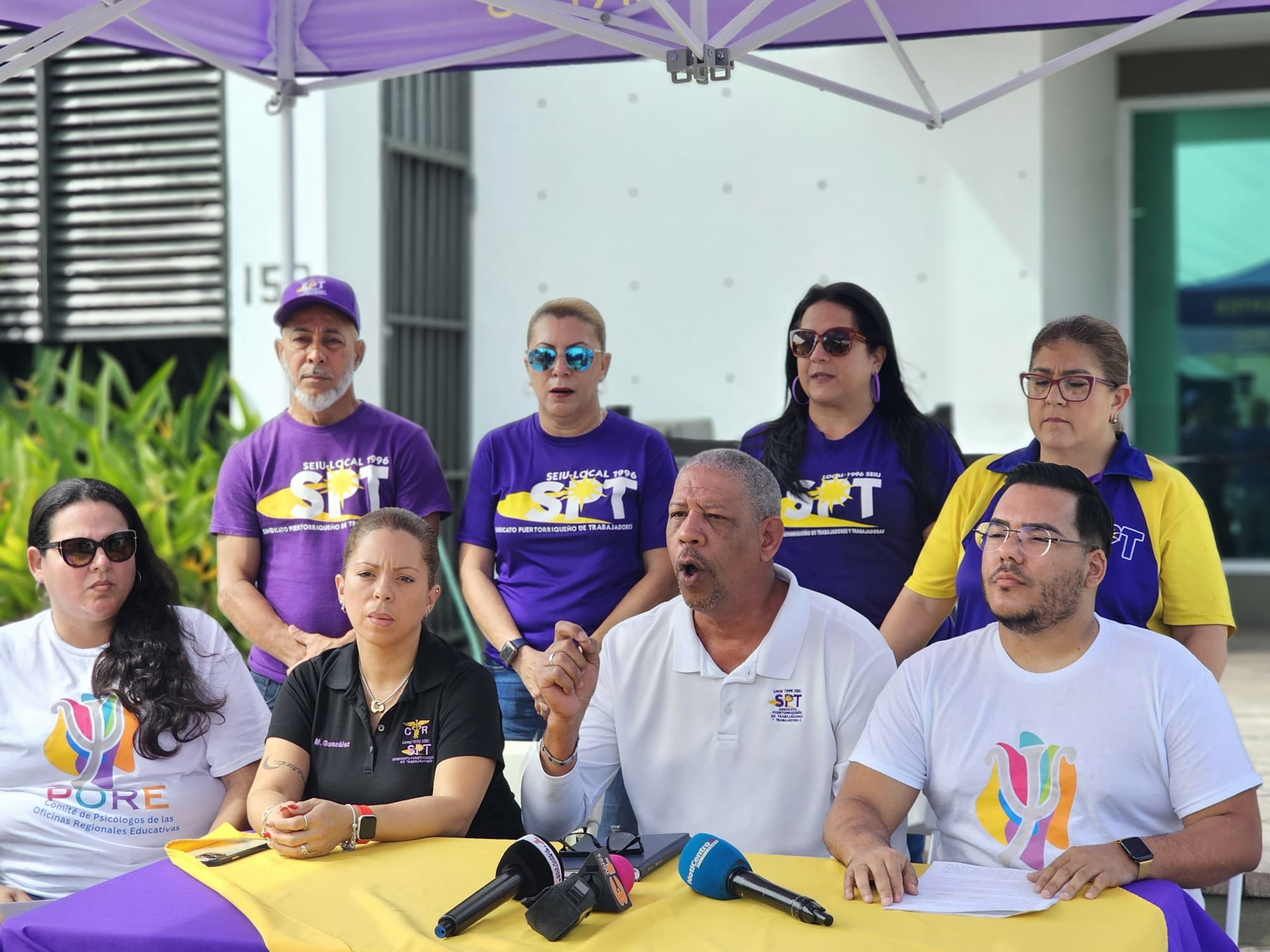 El líder del SPT añadió que, según estadísticas que el Comité de Psicólogos de las Oficinas Regionales Educativas (PORE) envió a la secretaría asociada de Educación Especial, el 91% de los psicólogos termina agotado física y emocionalmente al final de su jornada.