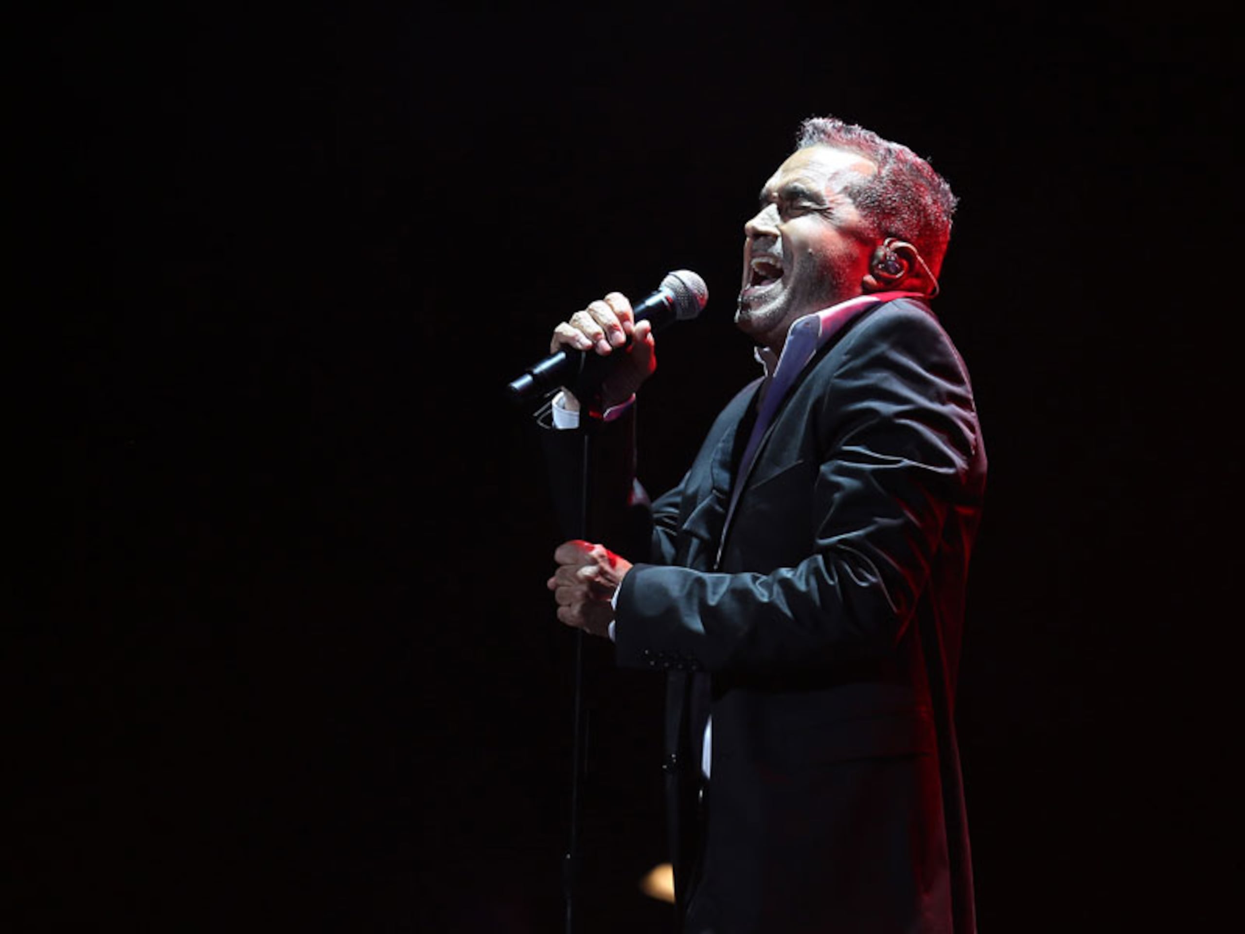 Wilkins,  el   eterno  rockmántico, revive    sus  éxitos   en su  concierto  Íntimo,  donde todo comenzó  en la  sala  de  Festivales   del Centro de   Bellas  Artes    en   Santurce.  Tiene   una  segunda  función el sábado,   15  de  febrero.  (Archivo)