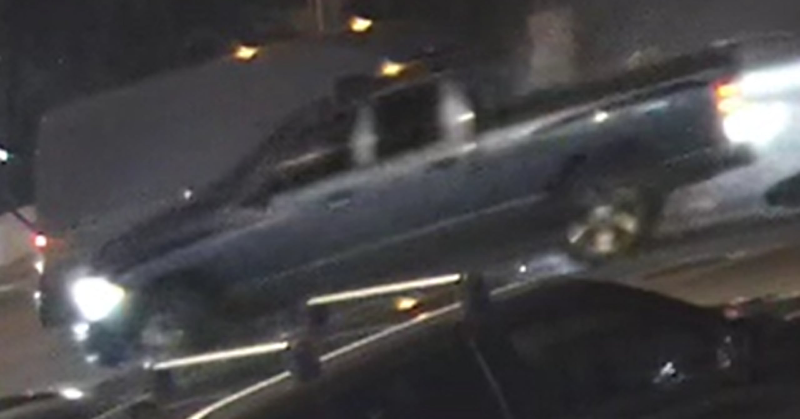 El CIC de Ponce busca al conductor de esta guagua Dodge RAM, color azul, involucrada en un “hit & run” en el que murió un motociclista, el 22 de abril, en el kilómetro 5.5 de la carretera PR-14 intersección con la avenida Tito Castro.