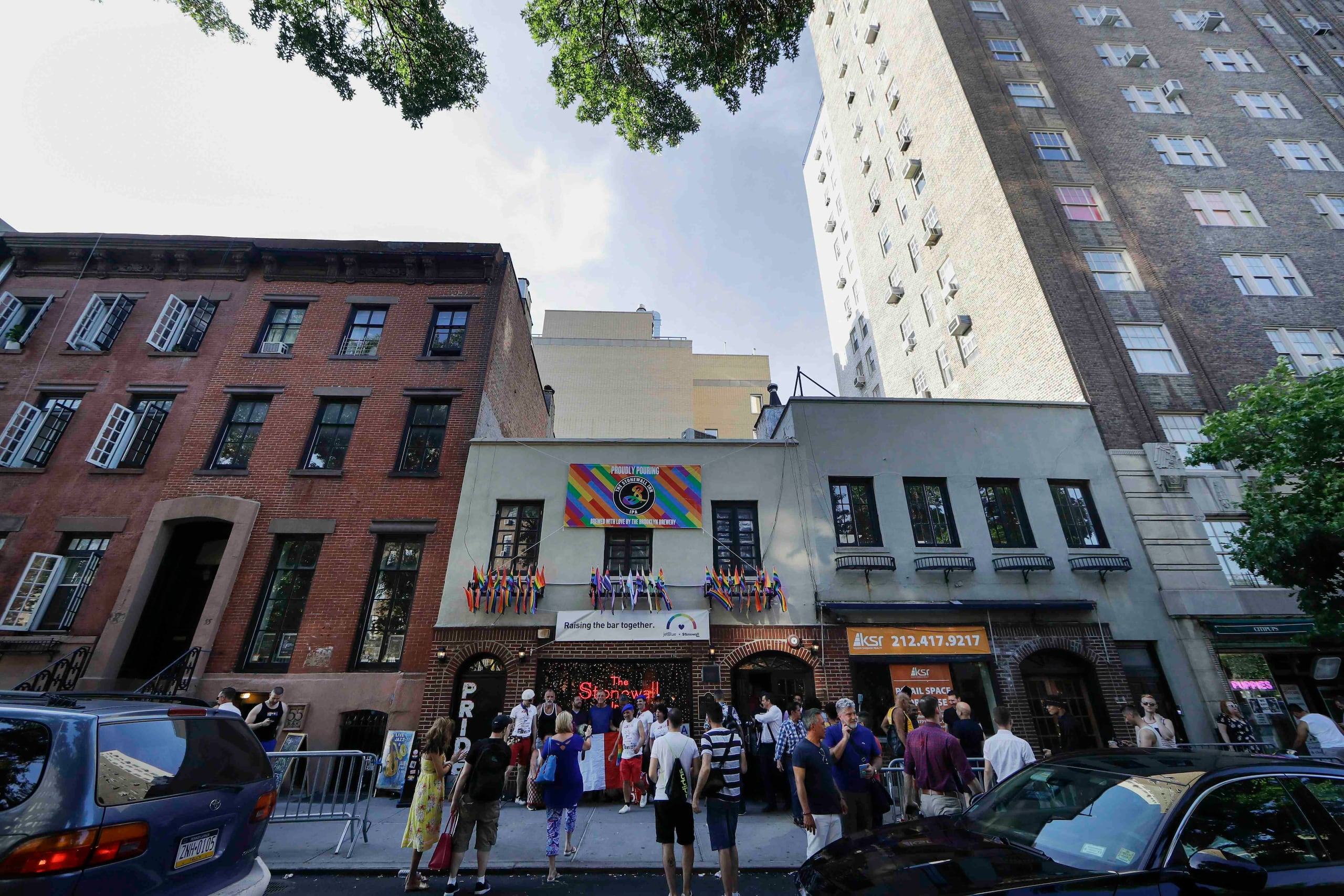 El Stonewall Inn es ahora un punto de referencia en la ciudad y parte del Monumento Nacional de Stonewall. (AP/Frank Franklin II)