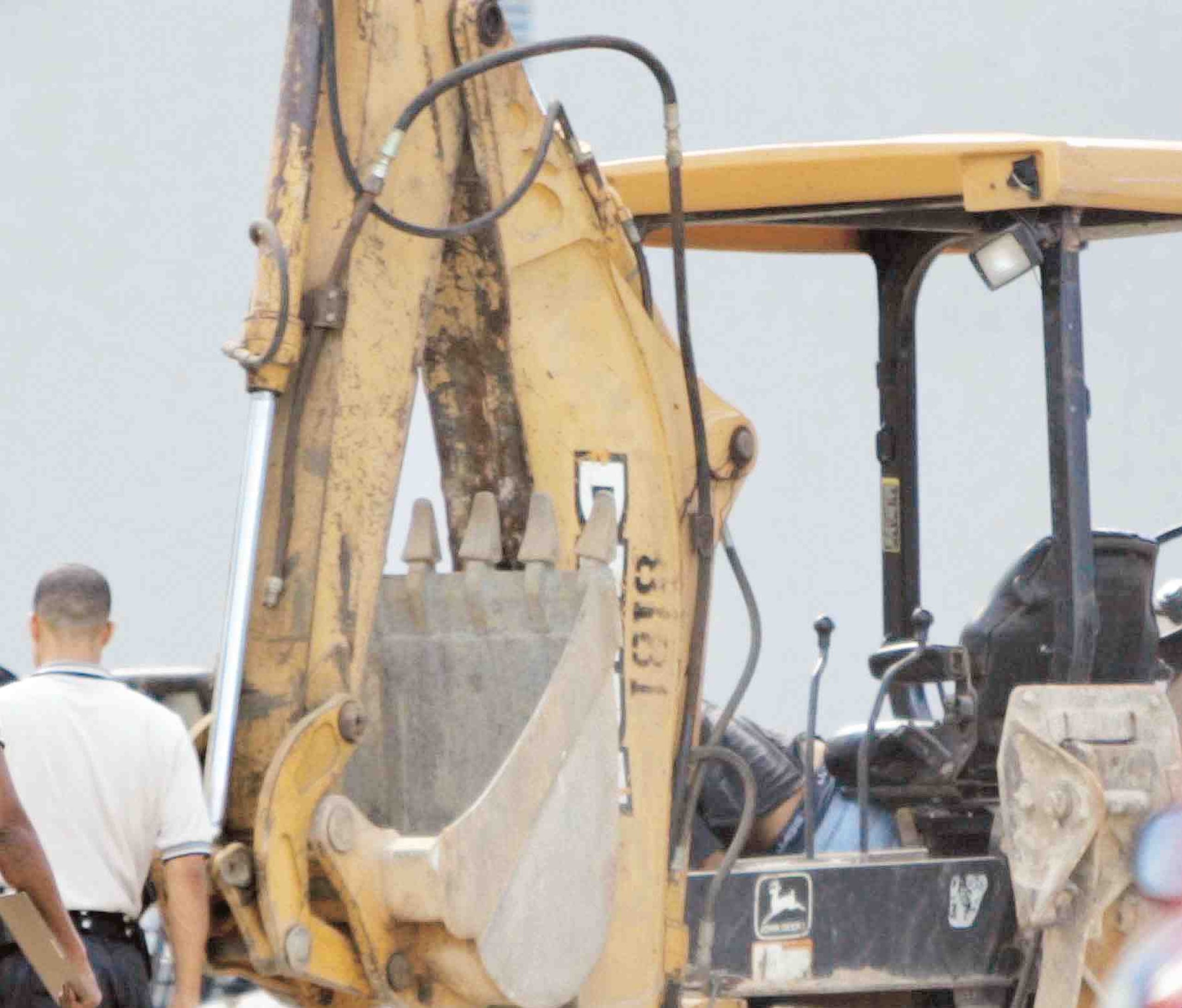 El conductor de la excavadora transitaba sin equipo de seguridad, luces ni reflectores. (Archivo GFR MediaA)