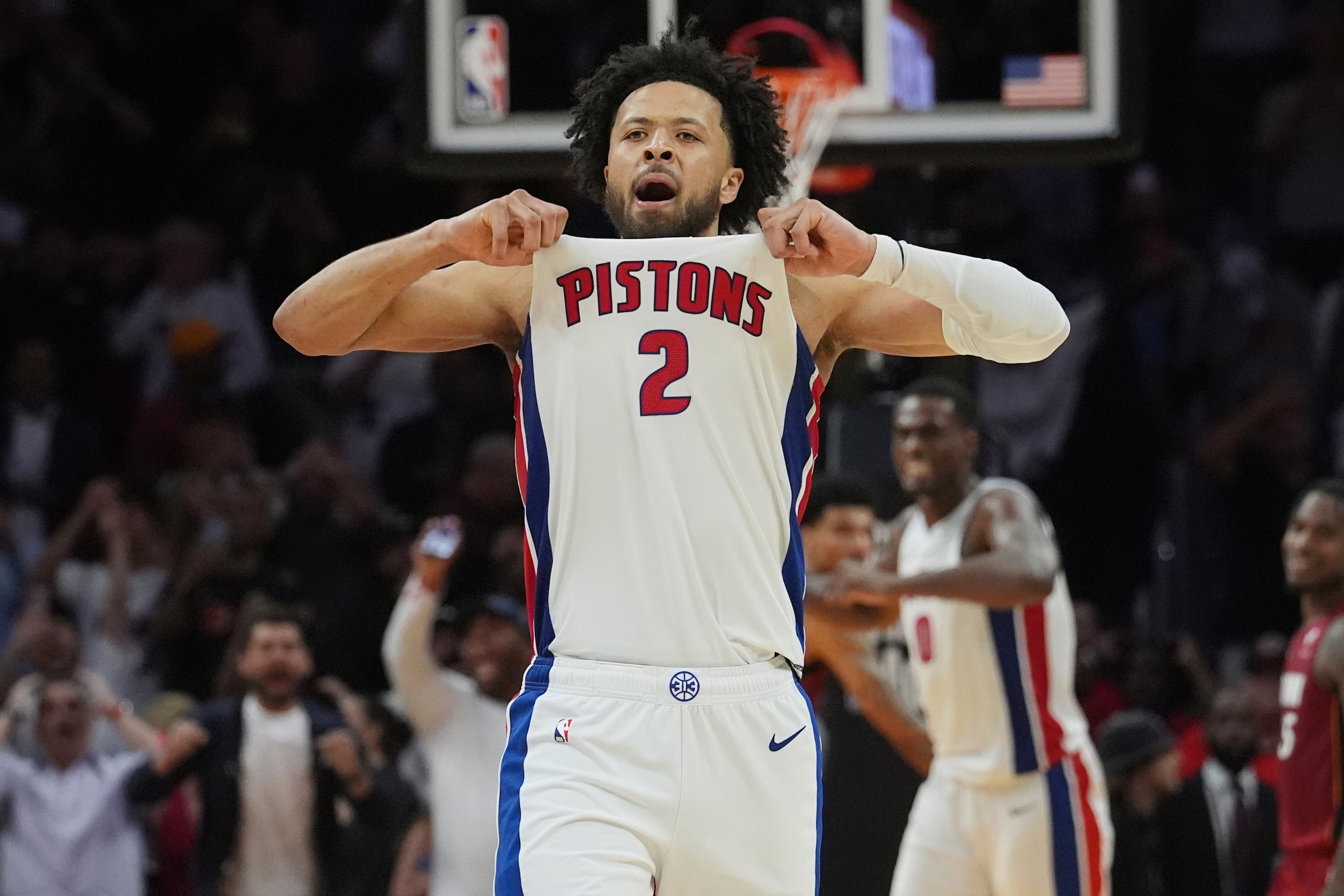 El escolta Cade Cunningham (2) de los Pistons de Detroit celebra tras el enceste de la victoria contra el Heat de Miami, el miércoles 19 de marzo de 2025, en Miami.