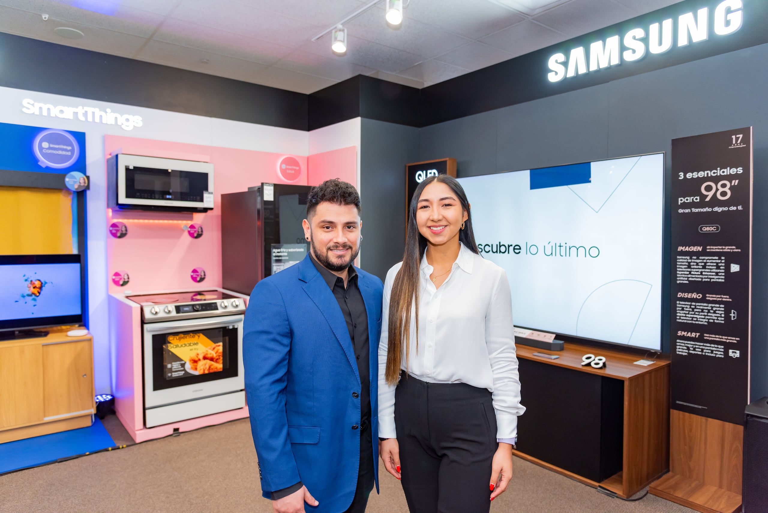 Daniel González, VD Marketing Manager, SELA  y Pierina Valencia, DA Digital Marketing Manager, SELA