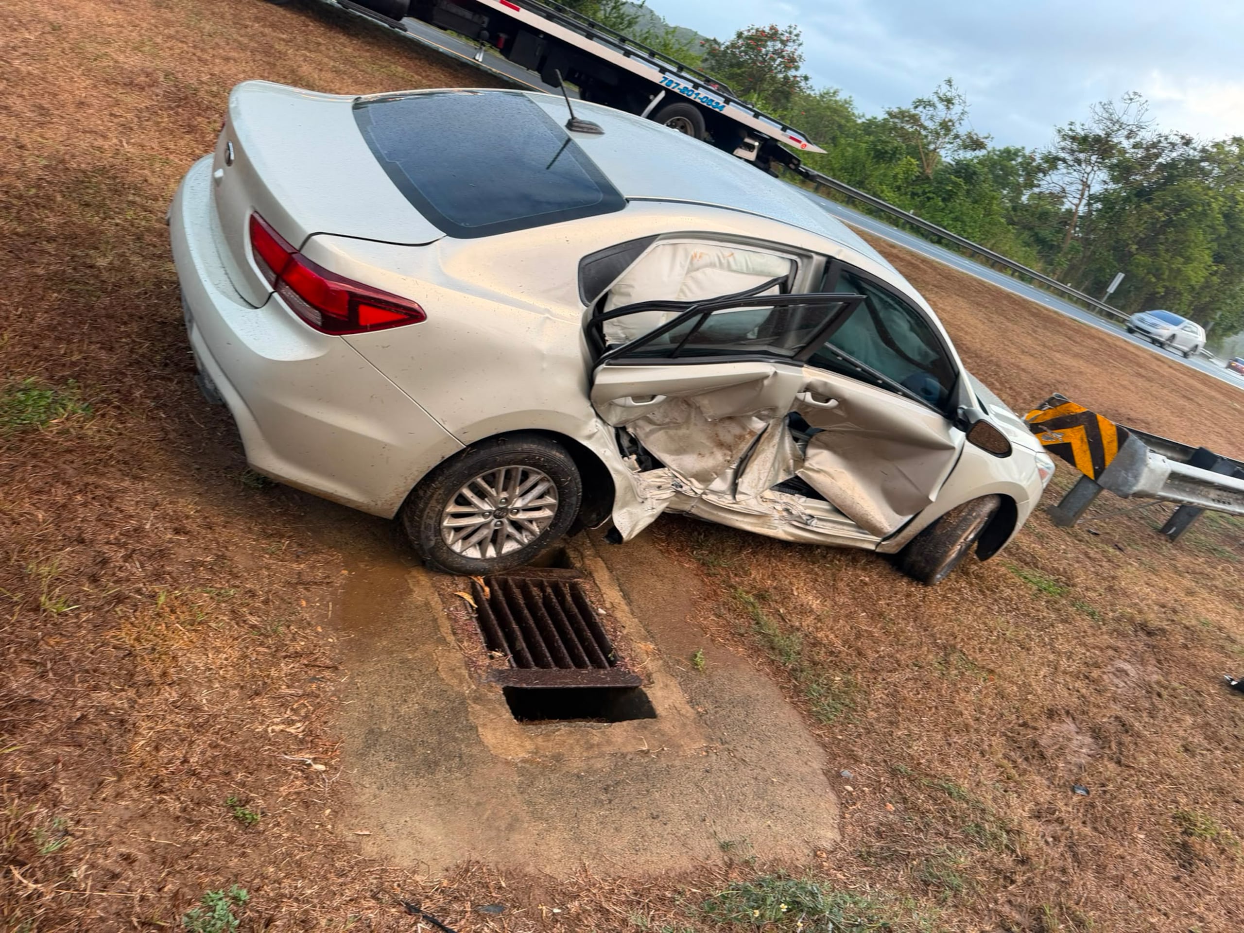 Imagen del vehículo accidentado en el que viajaba un bebé de cinco meses de nacido y su padre.