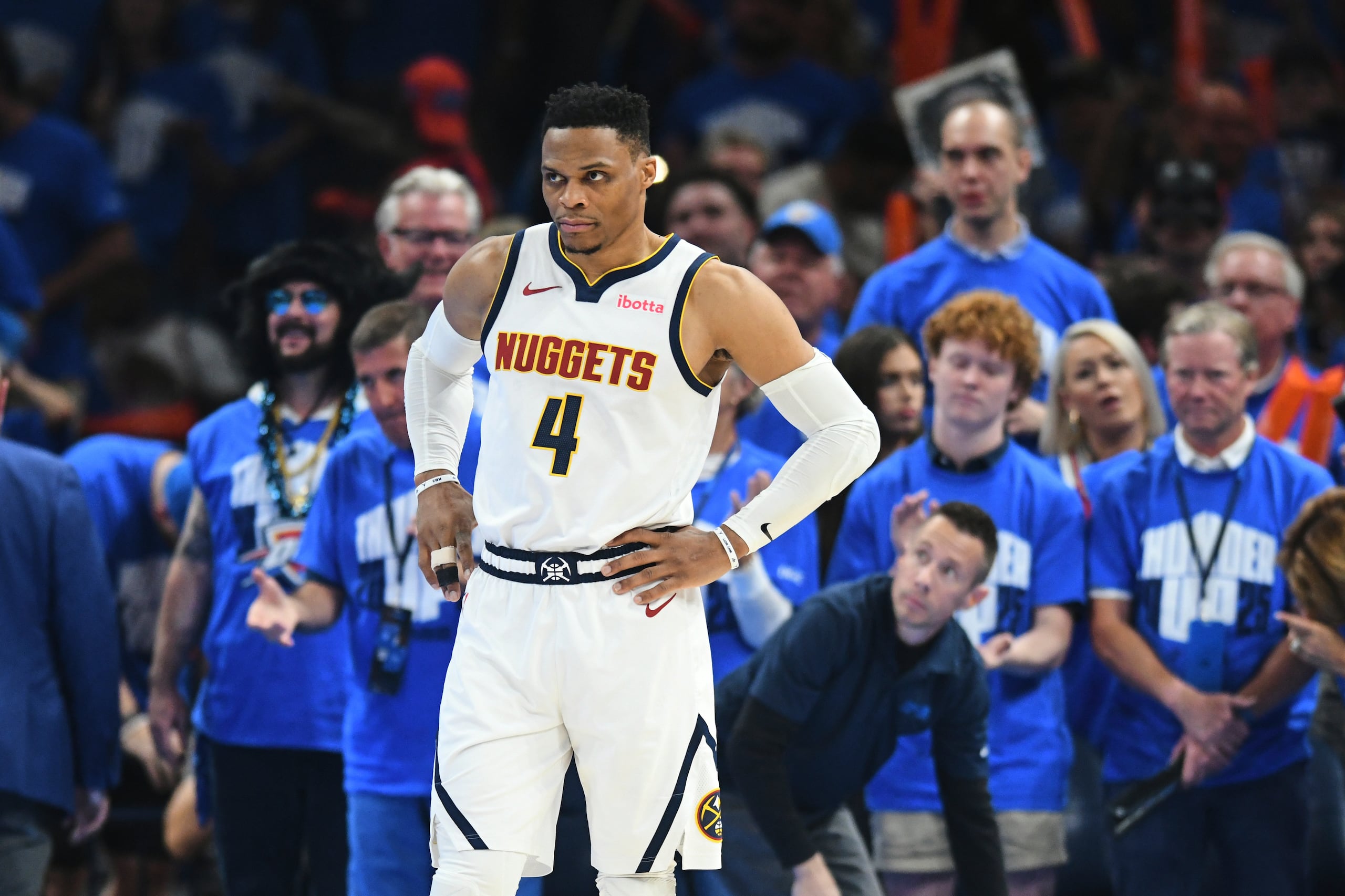 Russell Westbrook, de los Nuggets de Denver, durante el séptimo juego de las semifinales de la Conferencia del Oeste contra el Thunder de Oklahoma.
