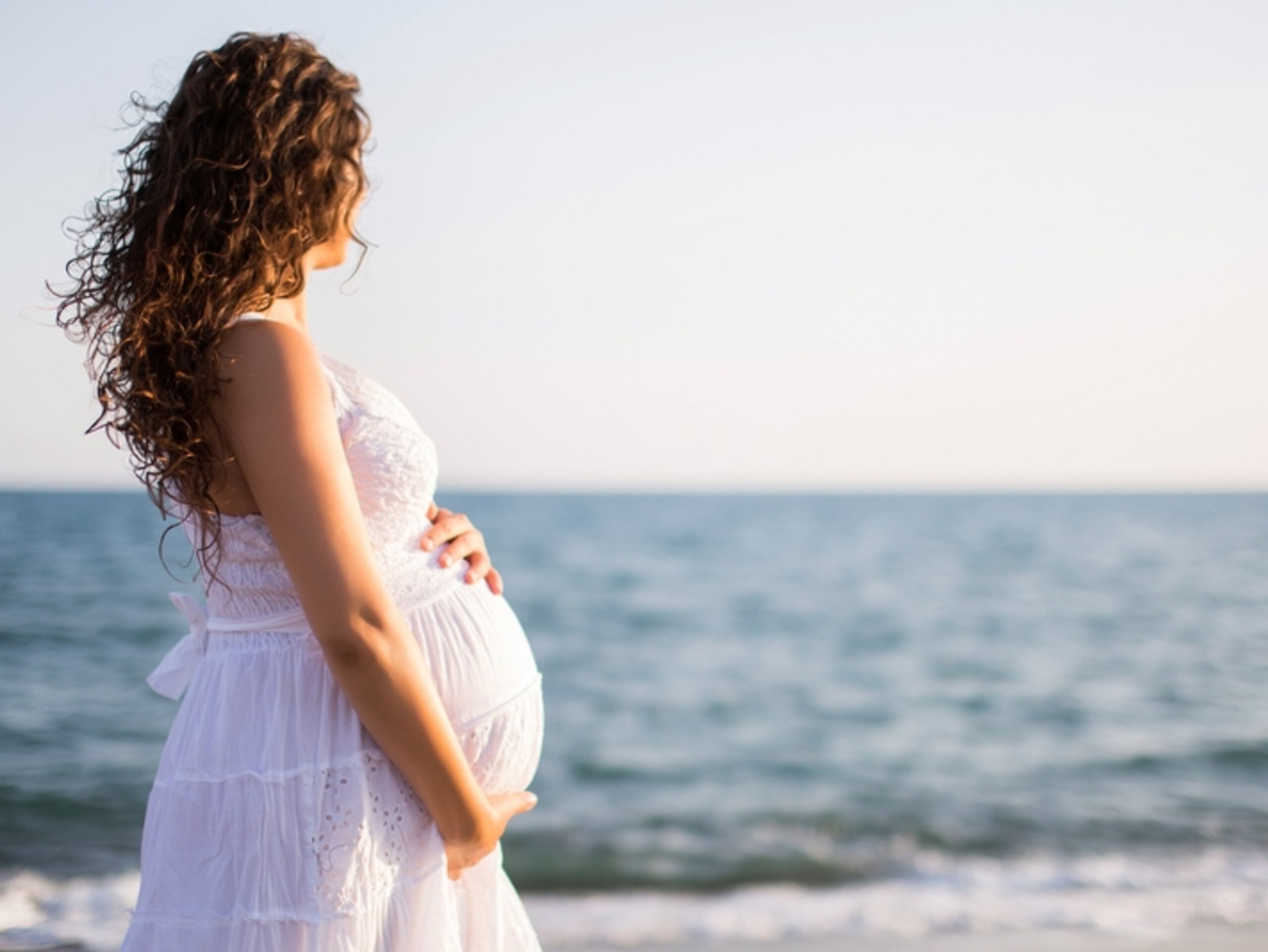 Las mujeres embarazadas o que planifican un embarazo deben estar atentas, específicamente en los primeros meses, al consumo de dulces, debido a que, la glucosa en la sangre que disparan estos alimentos puede ocasionar la predisposición a tener diabetes gestacional.