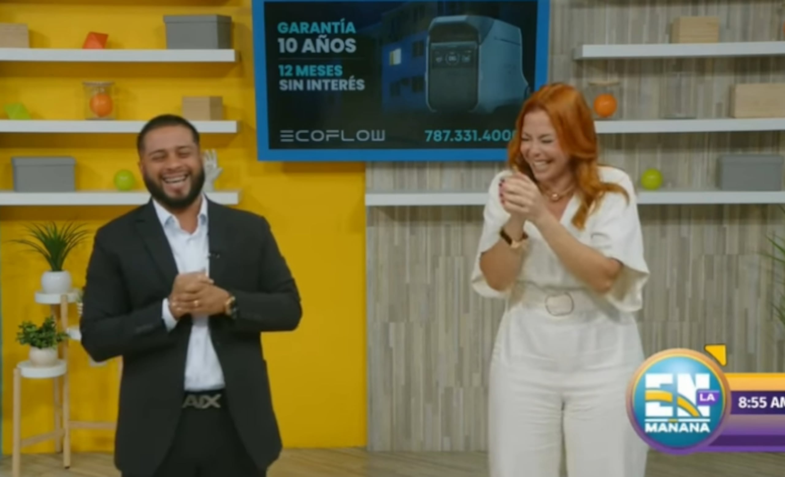 La presentadora Carlisa Colón entre lágrimas de risa mientras intentaba continuar el segmento.