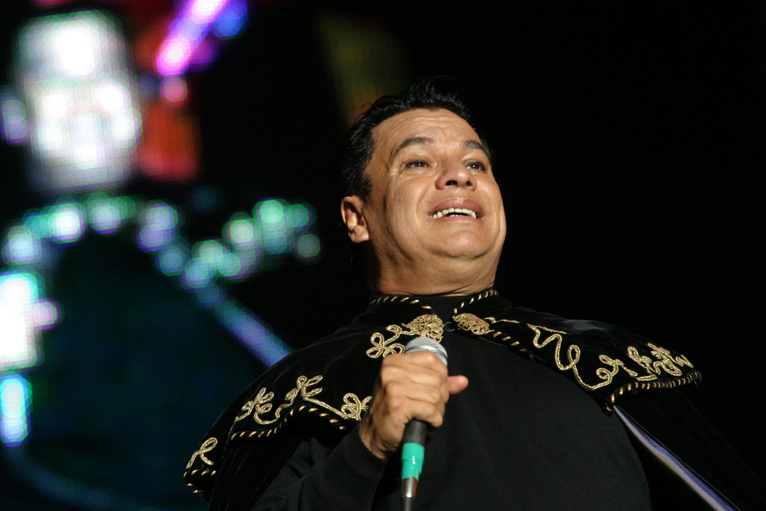 28 de agosto de 2016 - El cantante y compositor mexicano Juan Gabriel murió en Los Ángeles California a consecuencia de un paro cardíaco. Su deceso tomó de sorpresa a sus familiares y fans. El artista tenía 66 años. (EFE / Armando Mota)