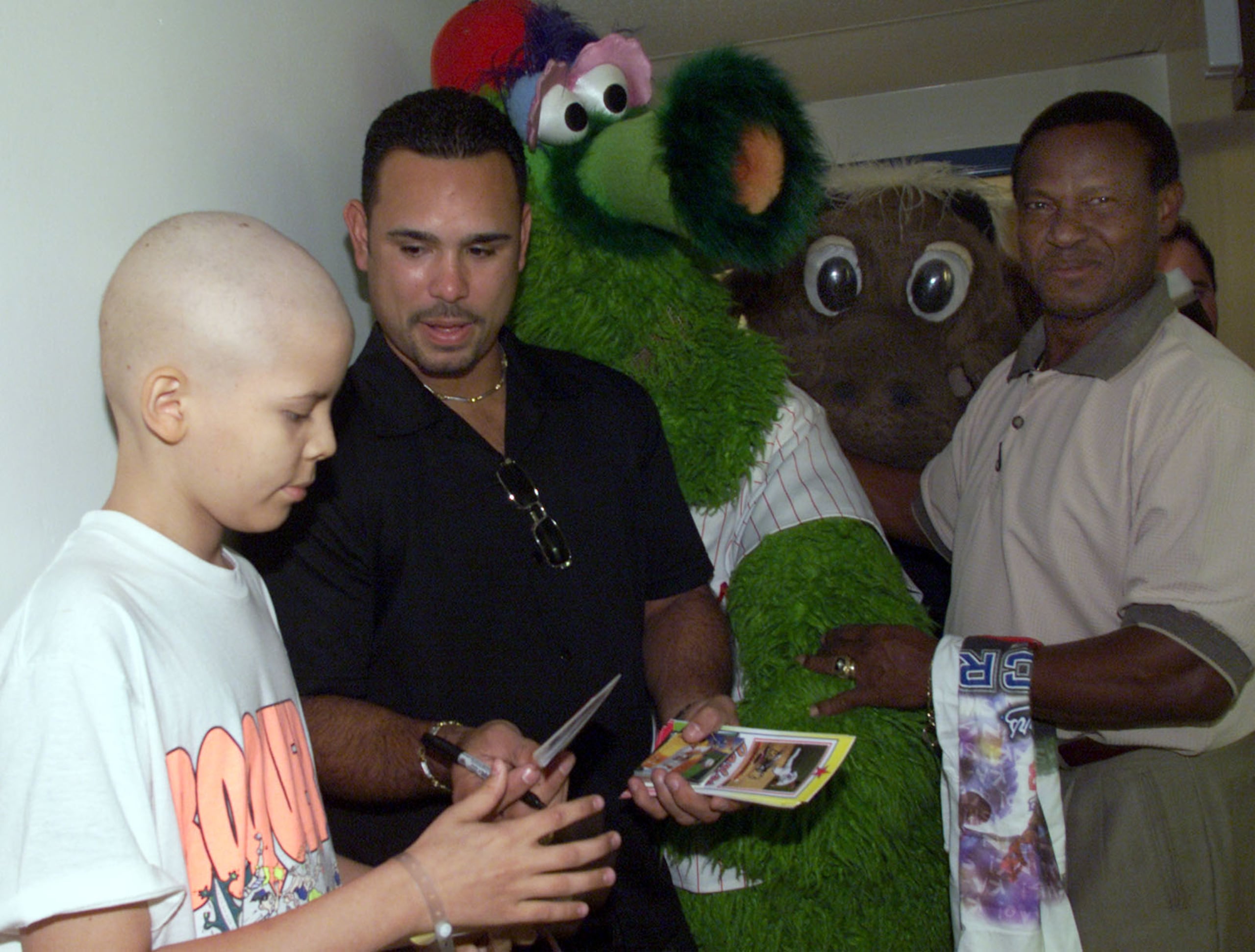 El 3 de diciembre de 1999, en el Hospital Pediátrico San Jorge en Santurce, el jovencito José Rosse recibió un autógrafo de Carlos Baerga durante la actividad Carlos Baerga Softball Celebrities, acompañado por las simpáticas mascotas Phanatic y Moose, y el legendario Manny Mota.