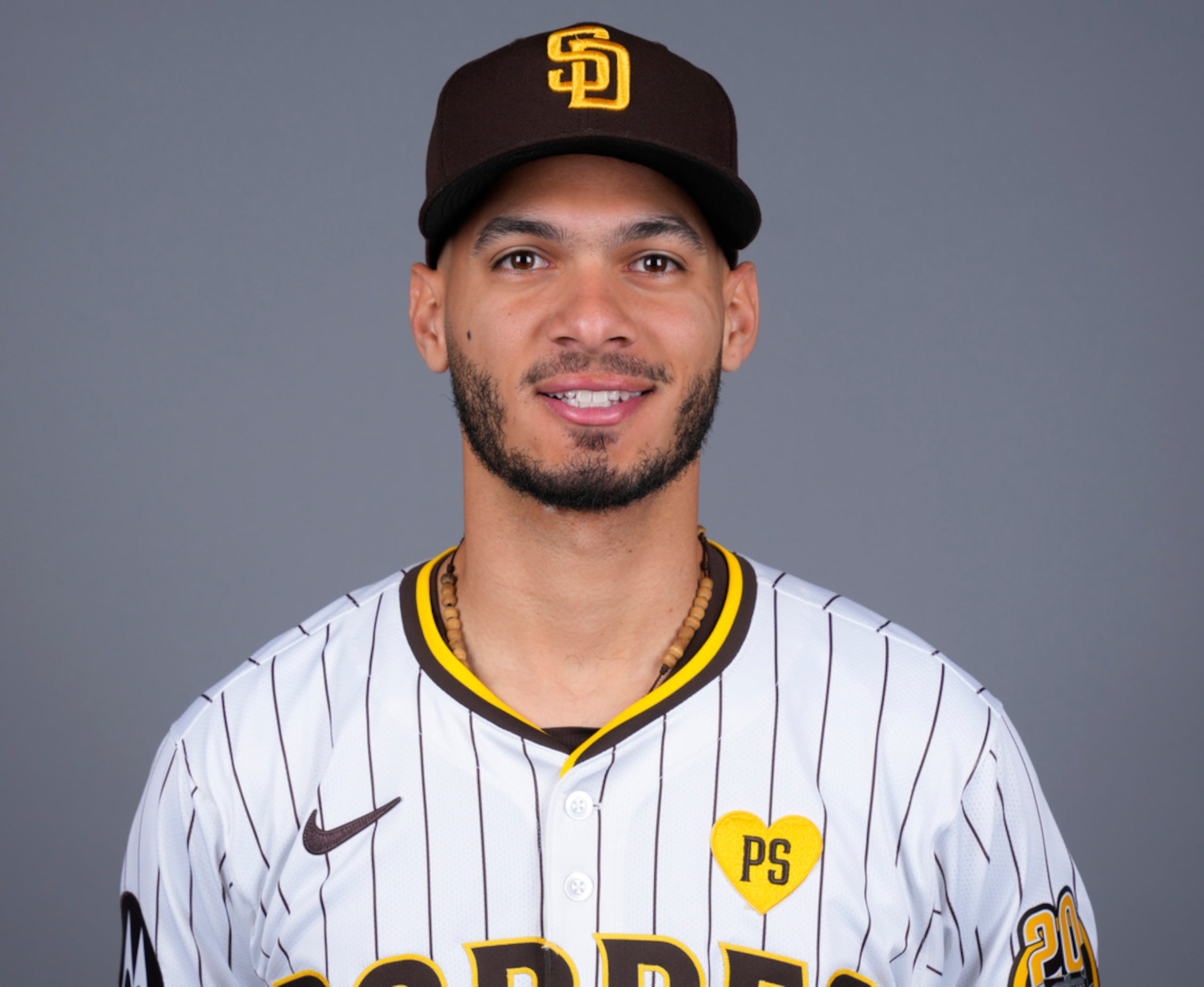 Marcano, quien militaba para los Padres de San Diego, con apenas 24 años de edad, ha disputado 149 juegos en su carrera de liga mayor, en los que batea para .217, con cinco jonrones y 34 remolcadas, pero este impedimento le cierra las puertas del béisbol estadounidense.