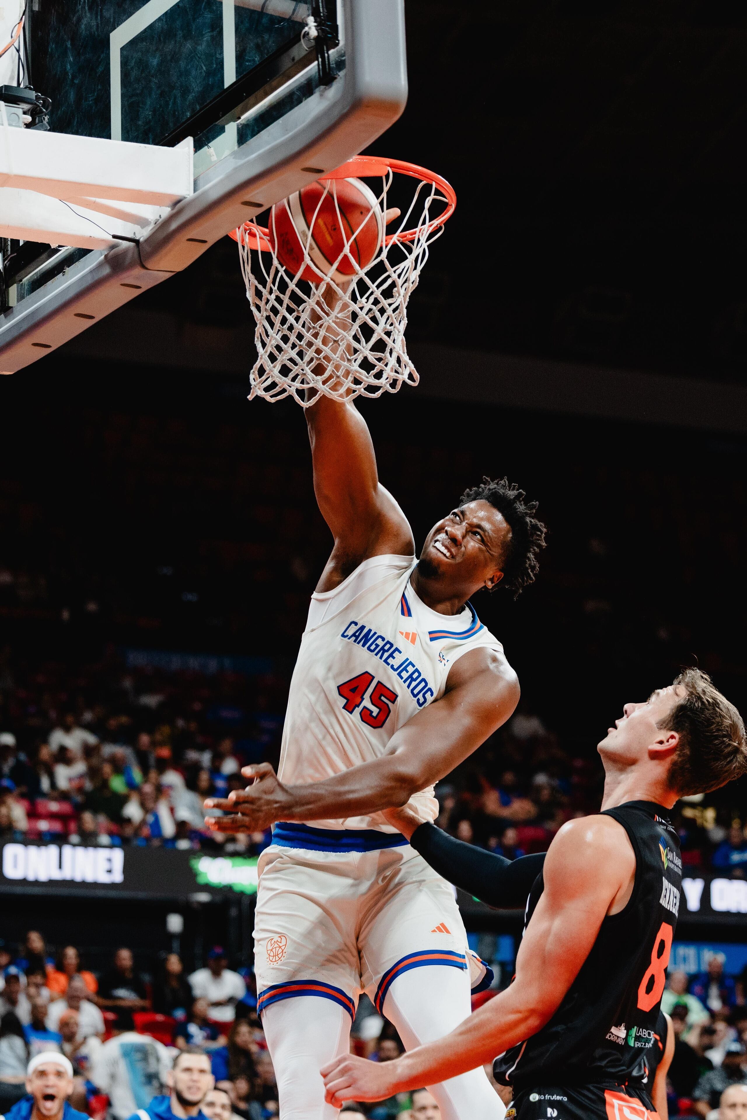 Hassan Whiteside ha reforzado a los Cangrejeros, quienes sin embargo, cayeron vencidos inesperadamente ante los Criollos en Caguas.