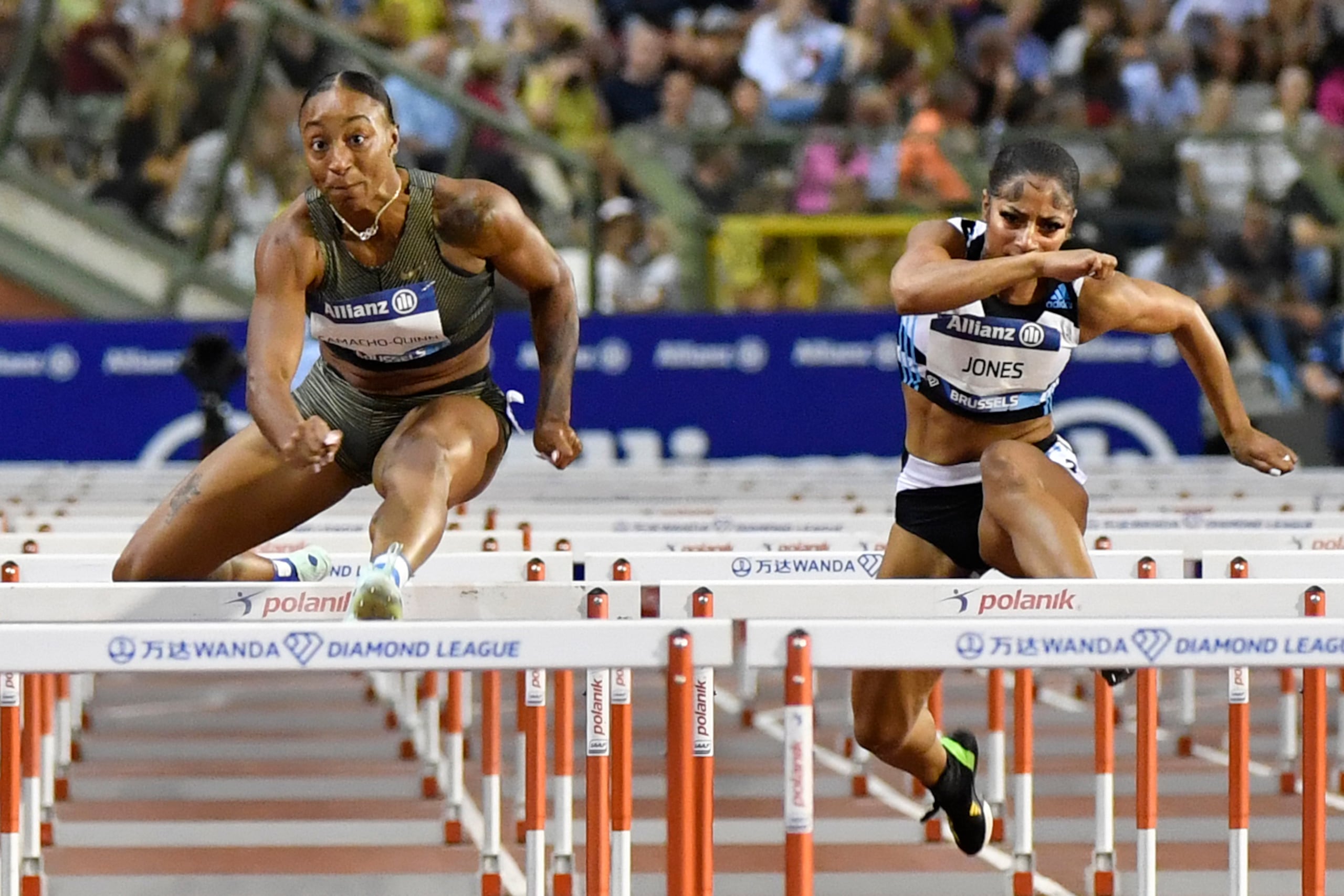Jasmine Camacho-Quinn completó la prueba con tiempo de 12.45 segundos.