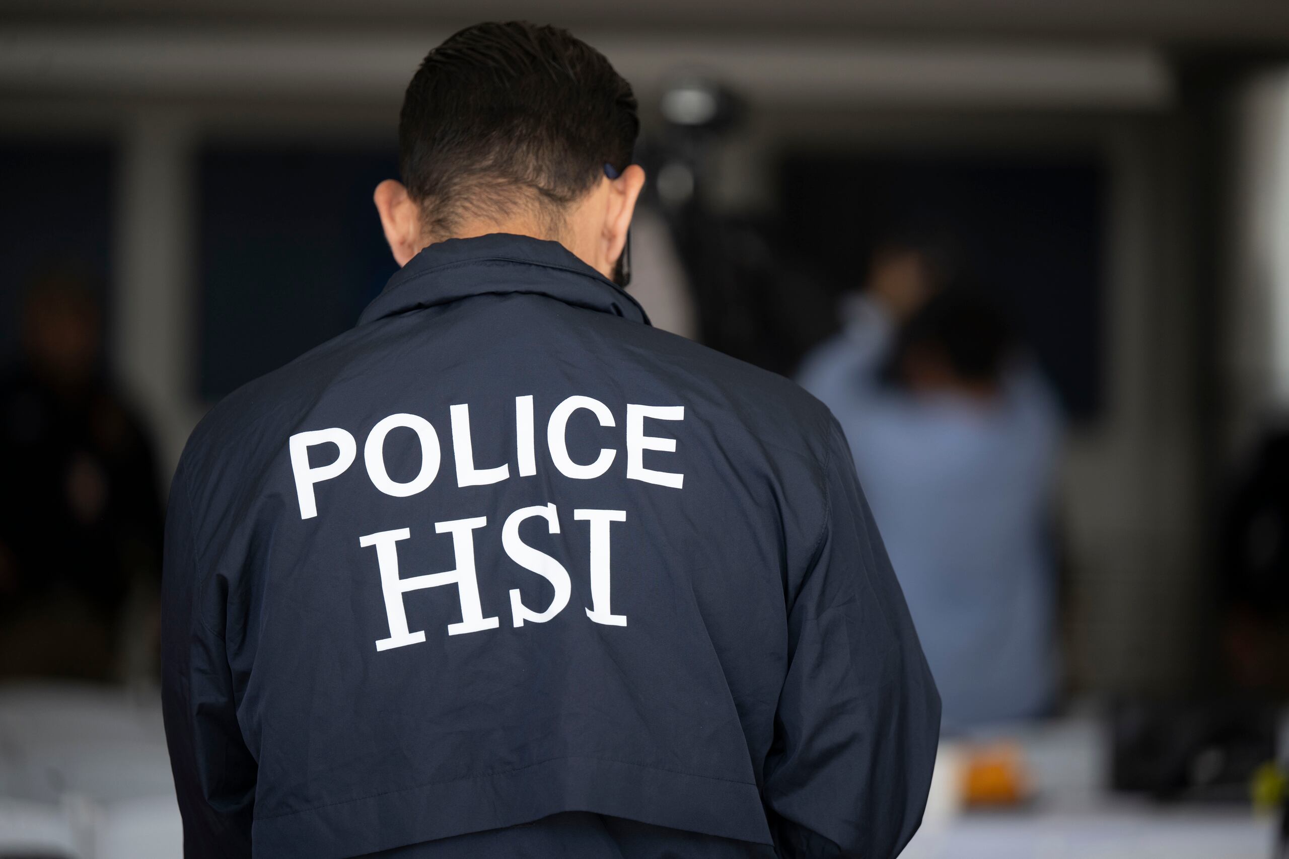 Al sospechoso se le ocupí pistolas, rifles, balas y cargadores. (Archivo/GFR Media)