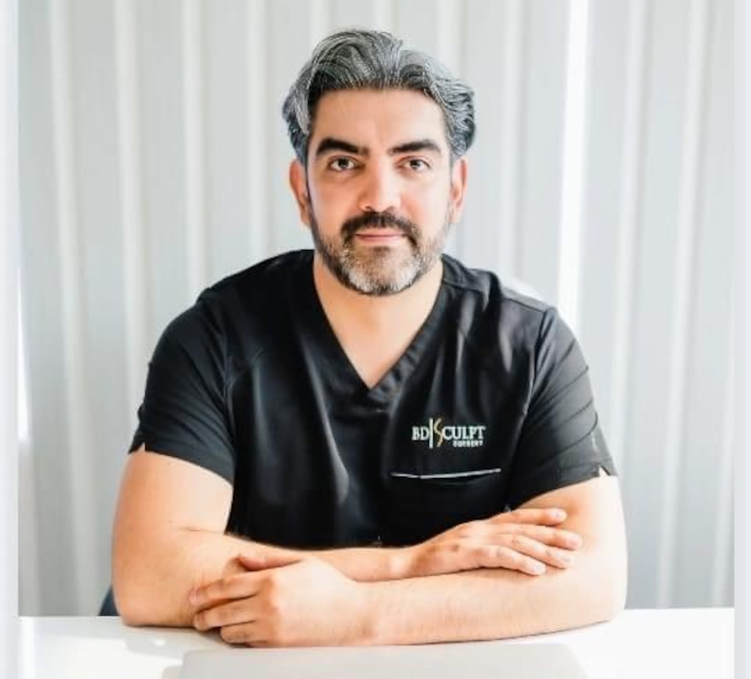 Tras ser liberado por falta de pruebas, Cuellar huyó a Colombia donde optó por mantener un perfil bajo como vendedor de arepas, para no atraer a atención de las autoridades.
