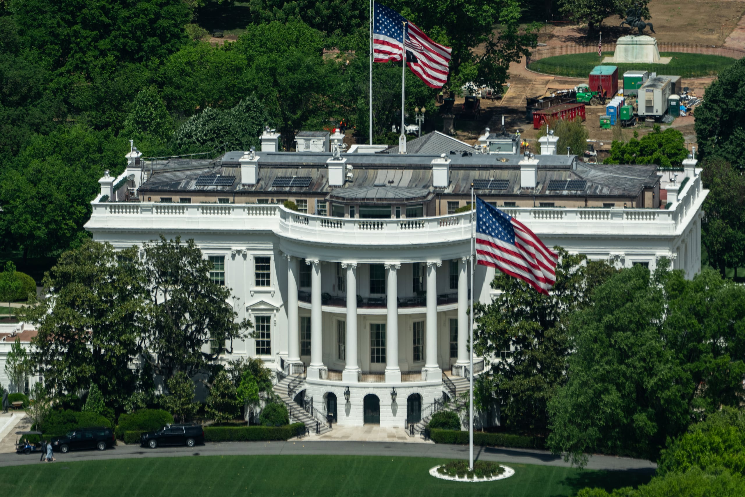 La medida pareció marcar el caso más reciente en que el gobierno de Trump recurre a restricciones migratorias para castigar a sus adversarios políticos.