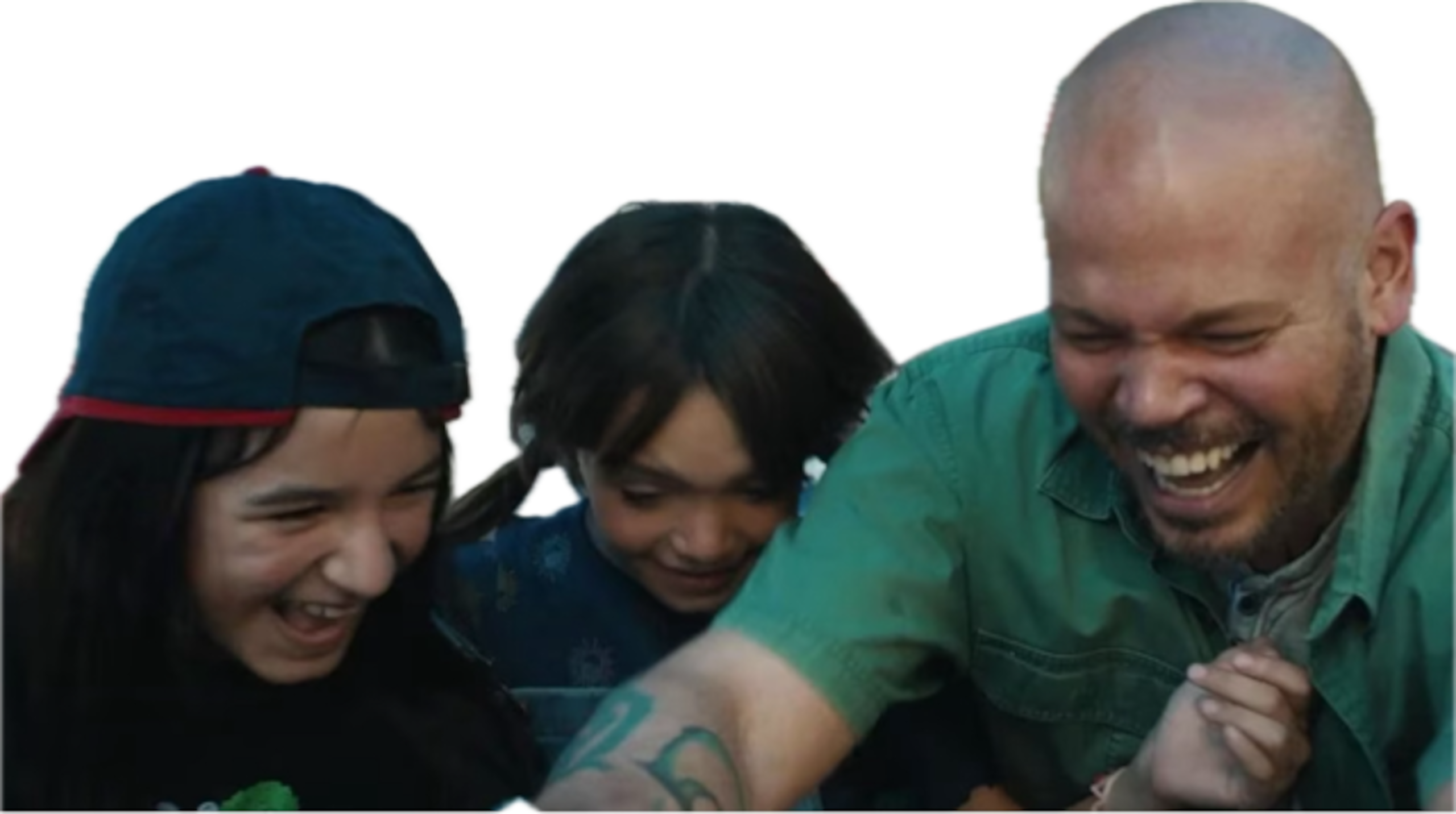 En su debut en el cine, Residente comparte créditos con Sasha Calle, Lío Mehiel, Leslie Grace, Emma Ramos y Sharlene Cruz, entre otros.