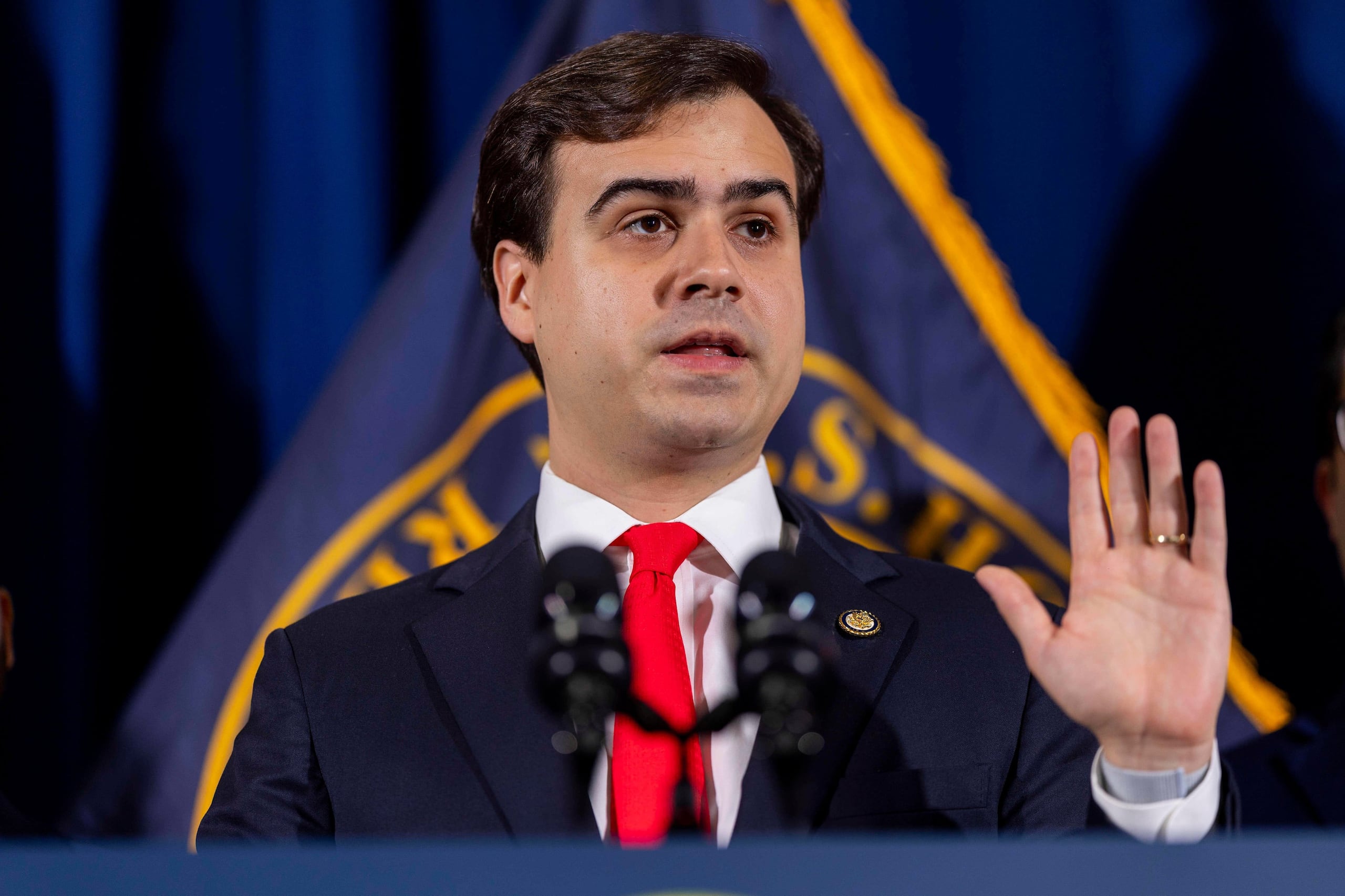 Resident Commissioner Pablo José Hernández said he decided to file legislation, instead of making a direct request to Comptroller General Gene Dodaro, because the Comptroller General's Office (GAO) would have discretion and not the obligation to act.