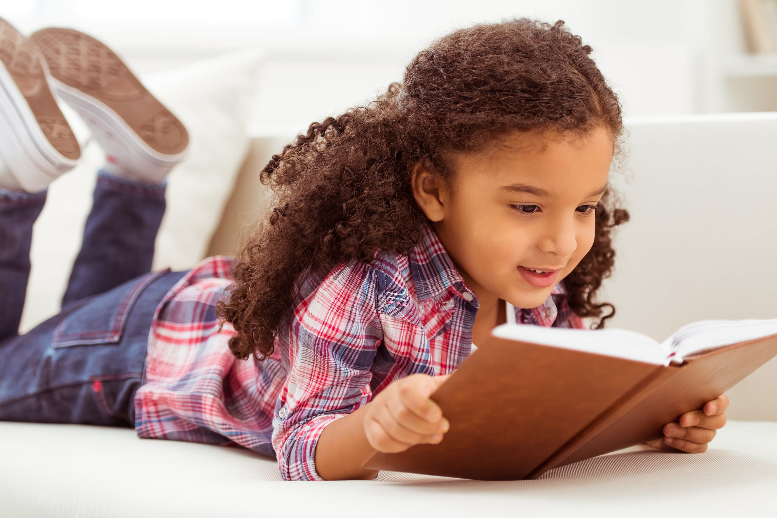 Si un niño desarrolla habilidades básicas de lectura y escritura para tercer grado, aumentan sus oportunidades de aprendizaje y desarrollo para toda la vida.