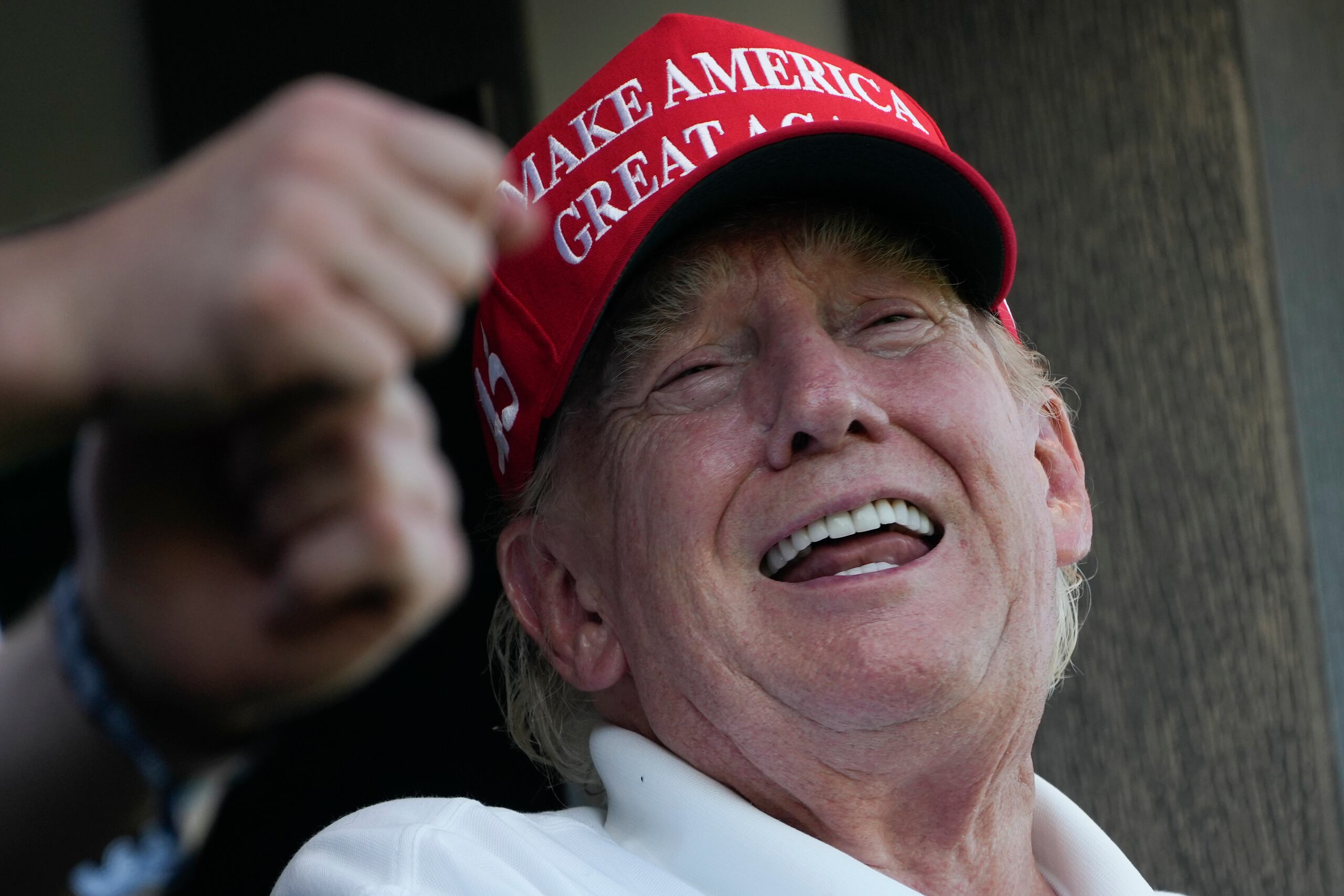 La defensa de Trump alega que tendrían que leer 100 mil páginas diarias para poder evaluar toda la evidencia y cumplir con la fecha de inicio de juicio sugerida por la fiscalía.