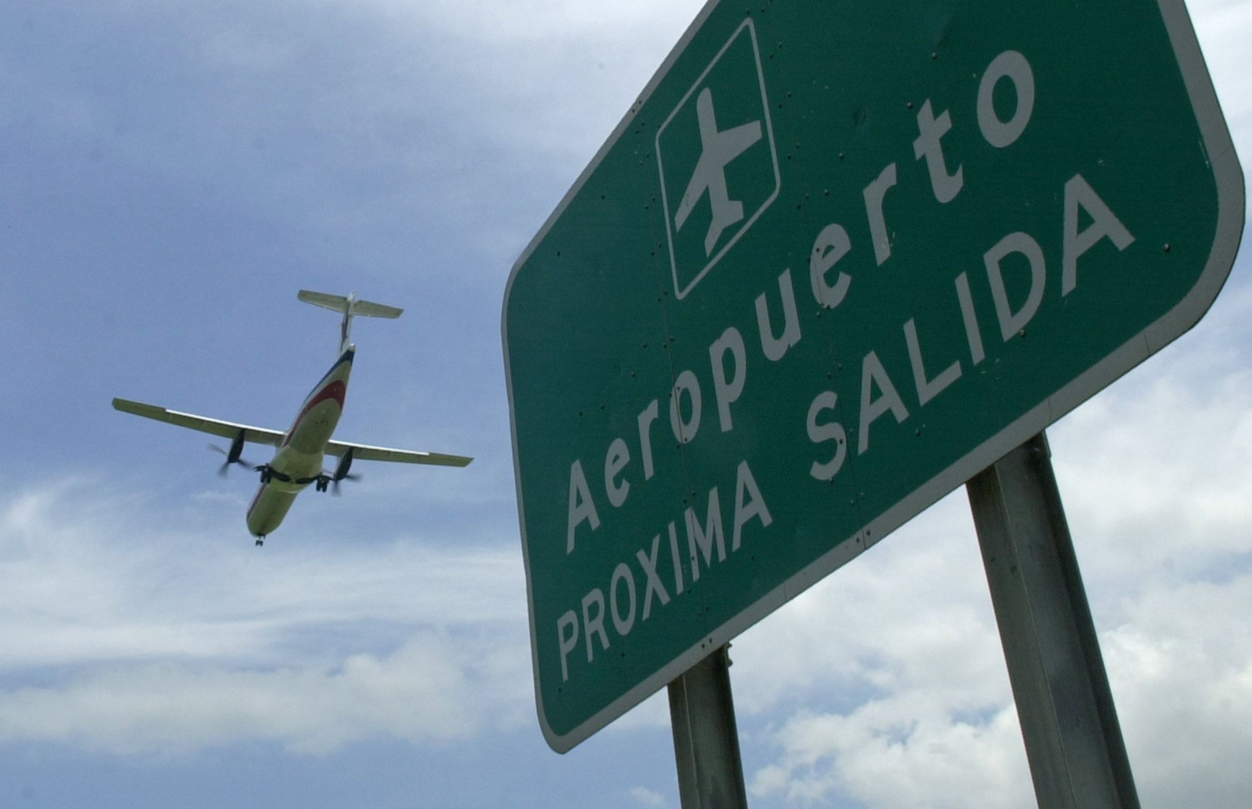 Al aeropuerto internacional Luis Muñoz Marín (SJU), en Isla Verde, llegan entre 80,000 y 90,000 libras de carga al dia en vuelos de pasajeros.