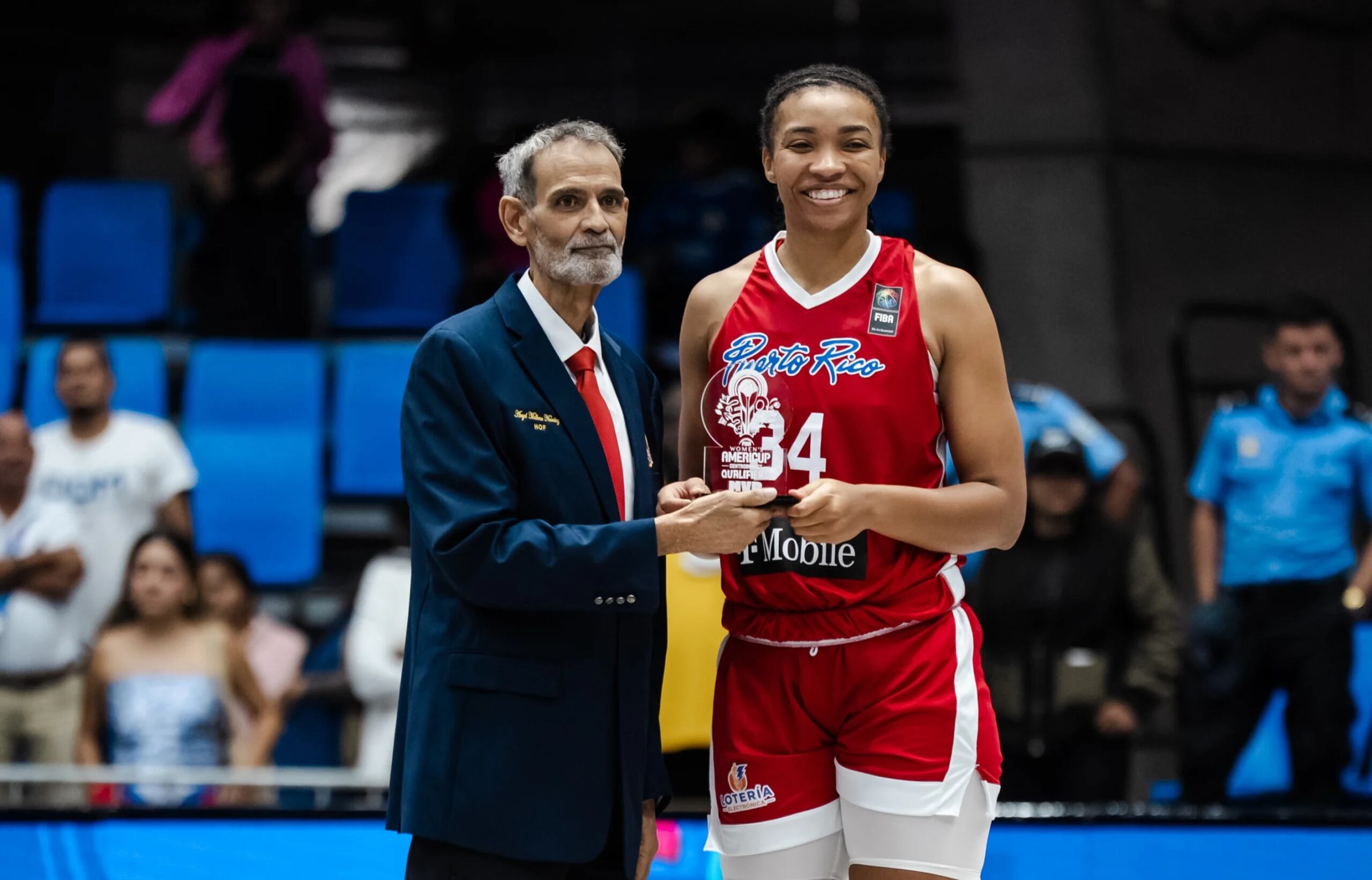 Imani McGee-Stafford fue la 'MVP' del torneo.