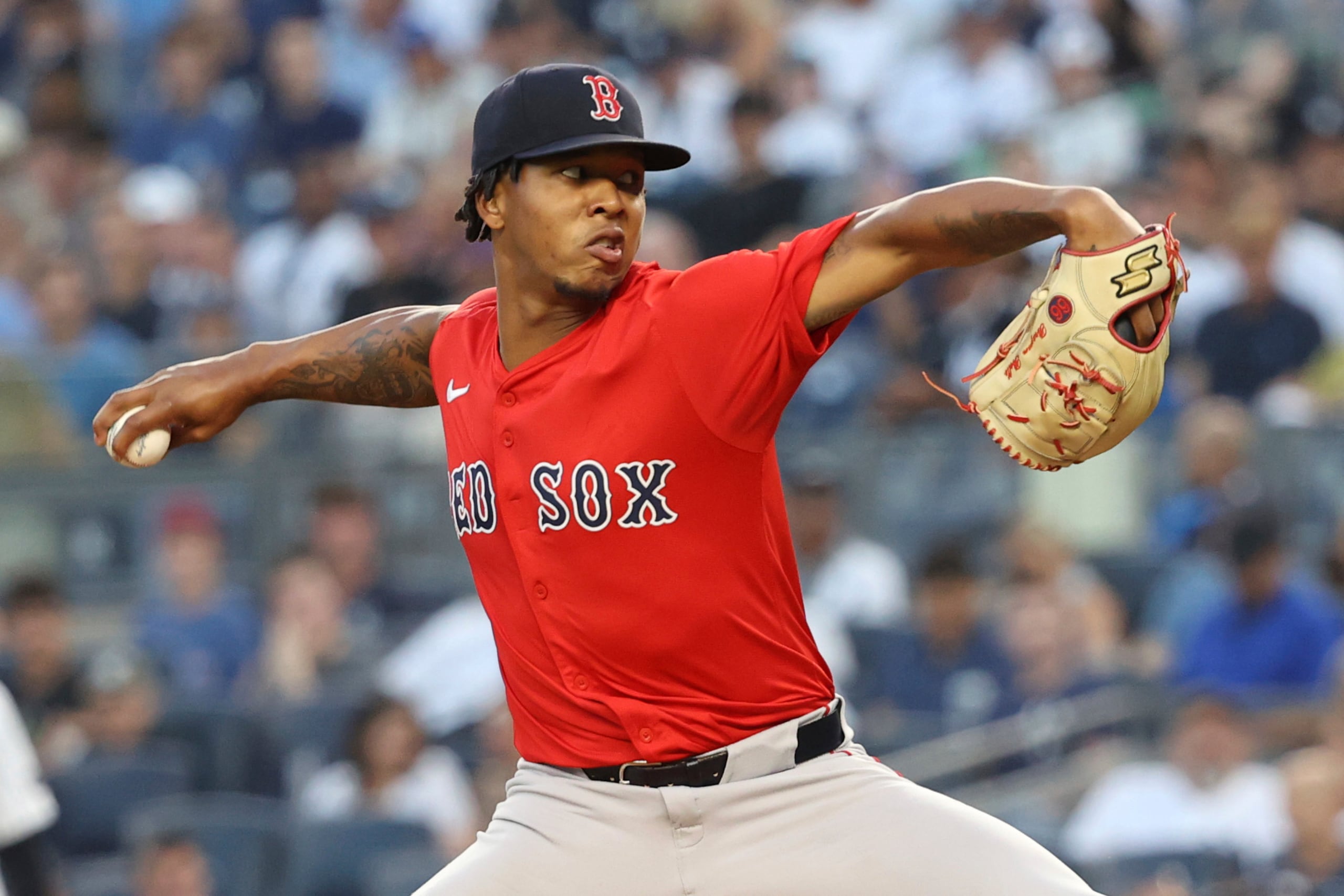 El dominicano Brayan Bello, de los Red Sox de Boston, hace un pitcheo en el duelo ante los Yankees de Nueva York, el viernes 22 de agosto de 2025 (AP Foto/Pamela Smith)