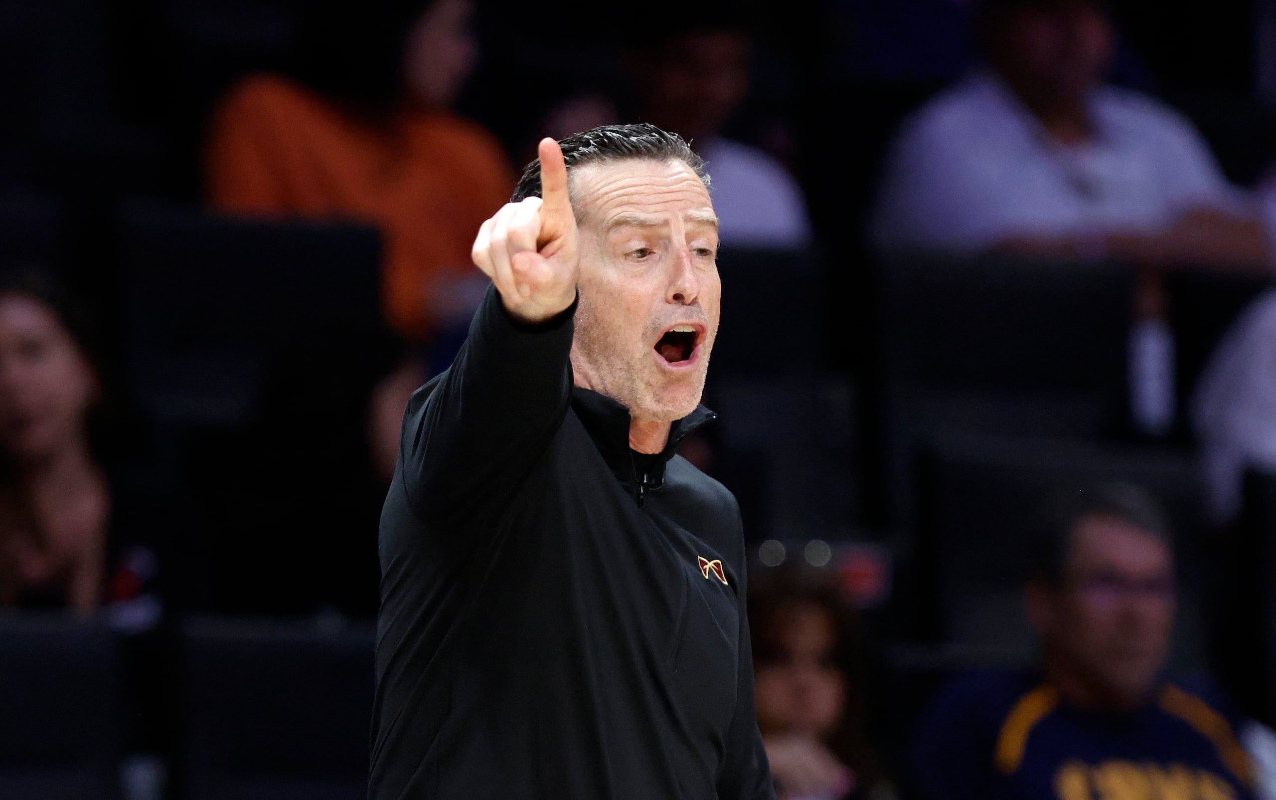 Kenny Atkinson está en su primer año como dirigente de los Cavaliers.