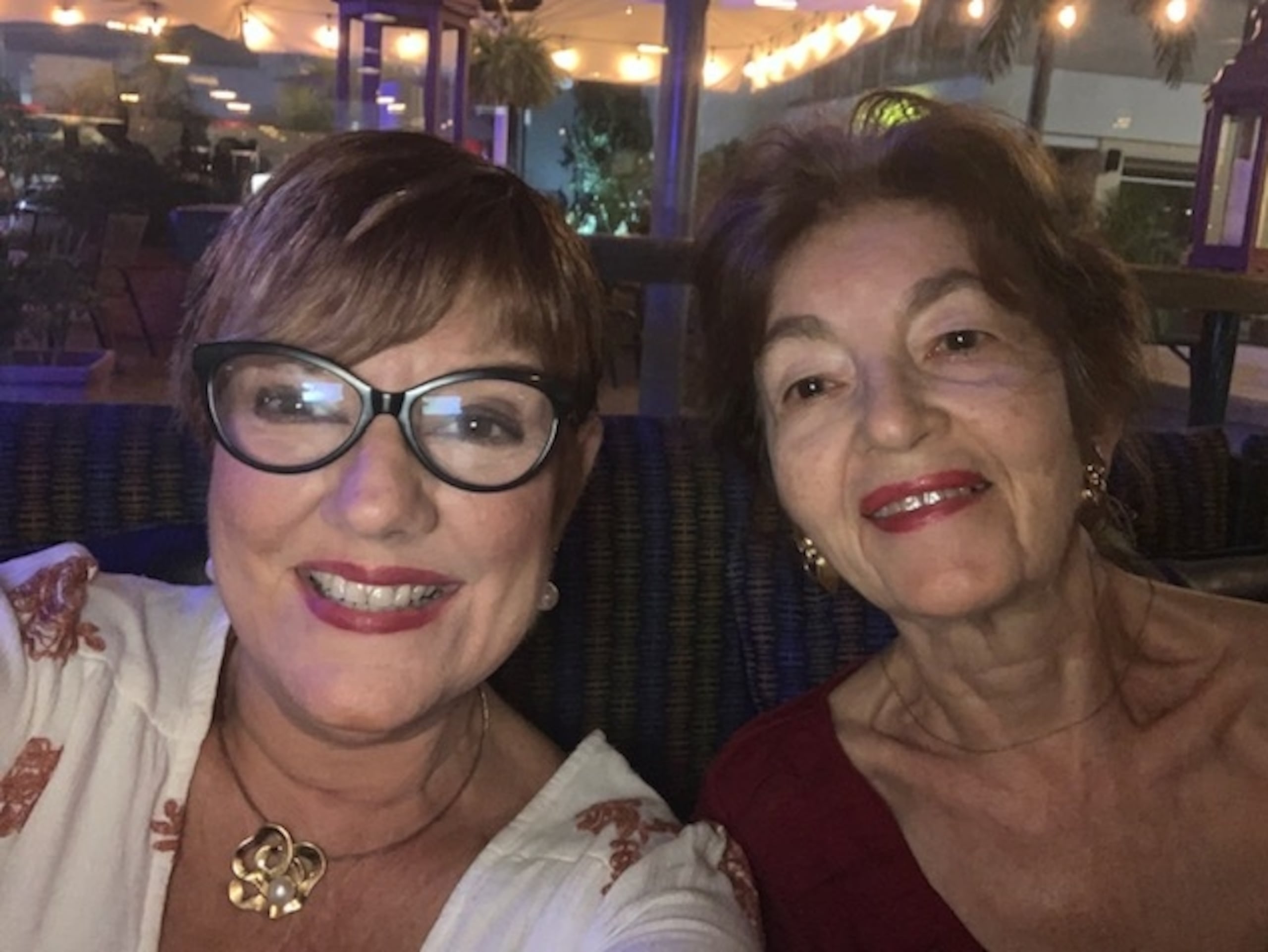 Lily García y su mamá, Lilliam Catalá. Lily  es motivadora, “coach” de vida y colaboradora de MCS.