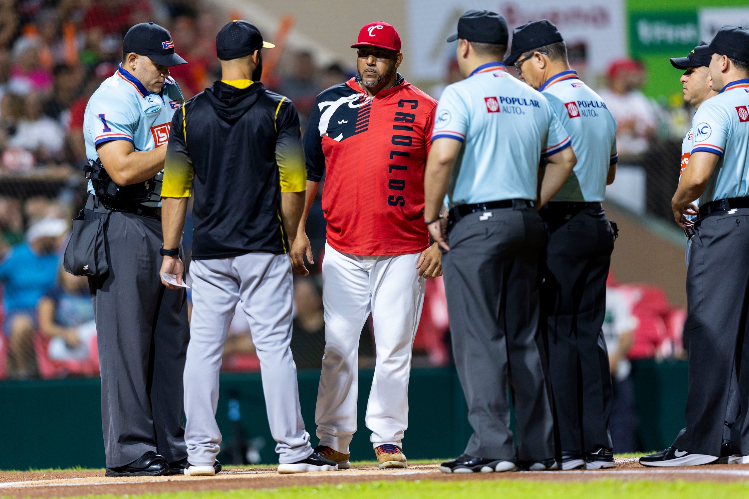José "Cheo" Molina, en uniforme de los Criollos de Caguas, durante la serie final de la Liga de Béisbol Profesional Roberto Clemente.