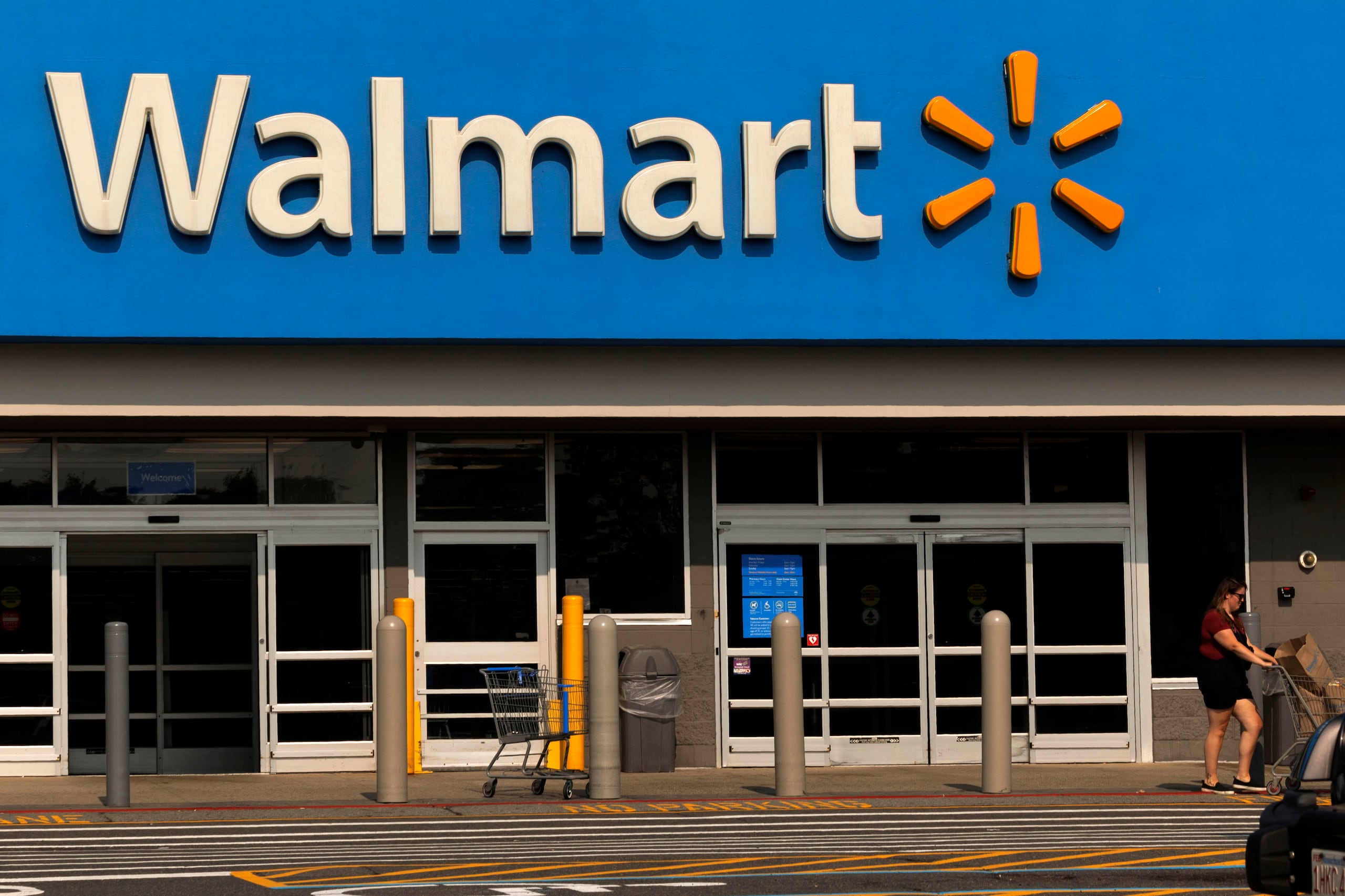 “Walmart absorberá algunos de los aranceles, algunos podrían trasladarse a los consumidores”, expresó Bessent en CNN.