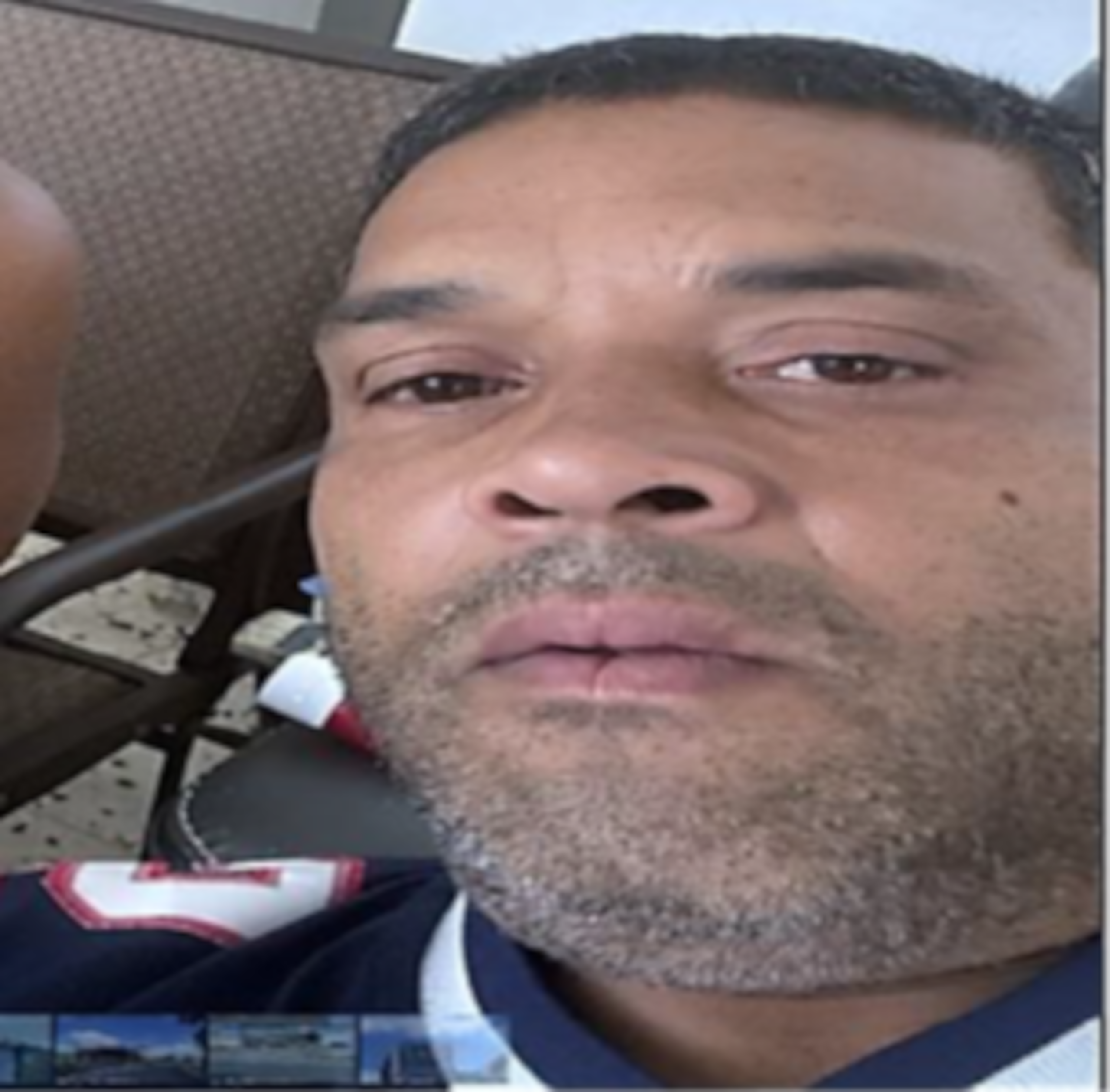 Como seña particular, Julio Delgado Fernández posee un tatuaje de telaraña en la pierna izquierda.