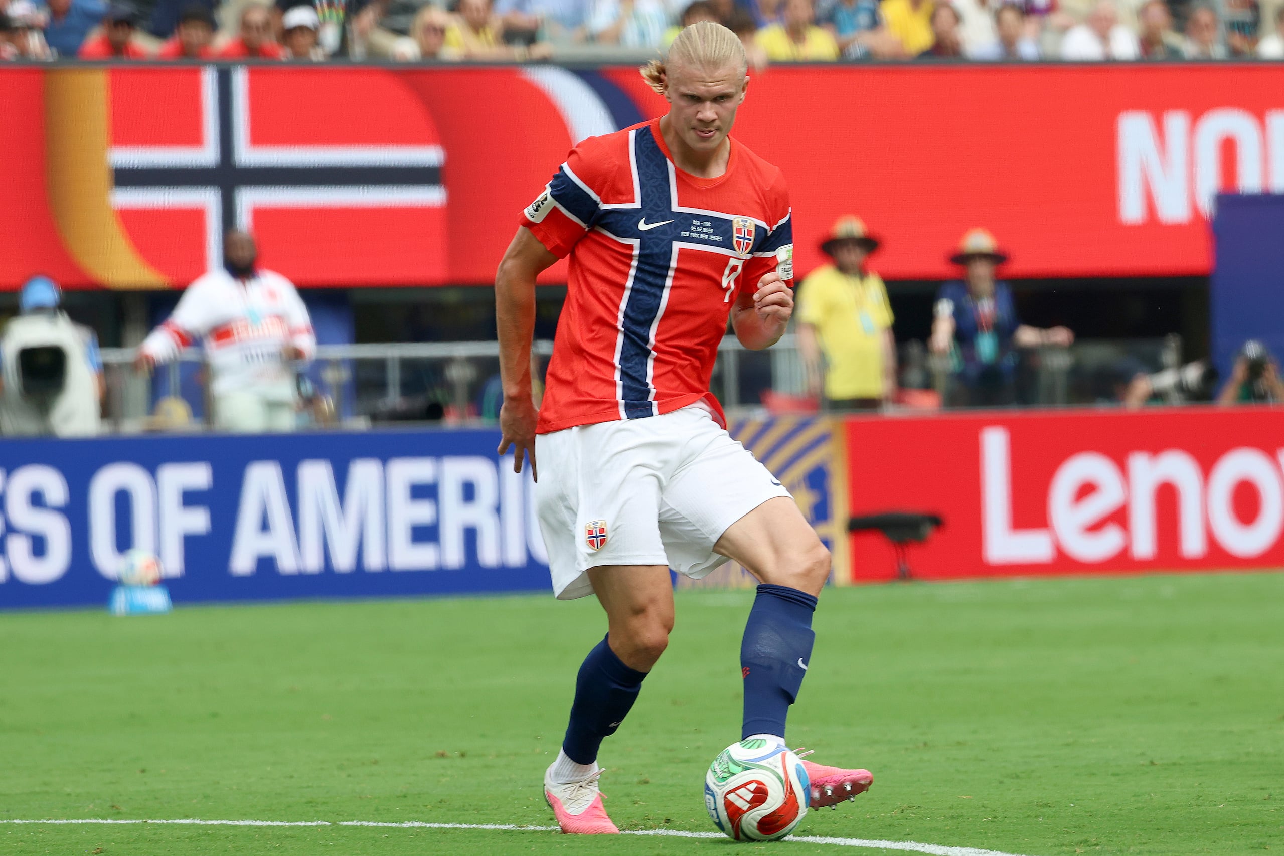 Erling Haaland, delenatero de Noruega.