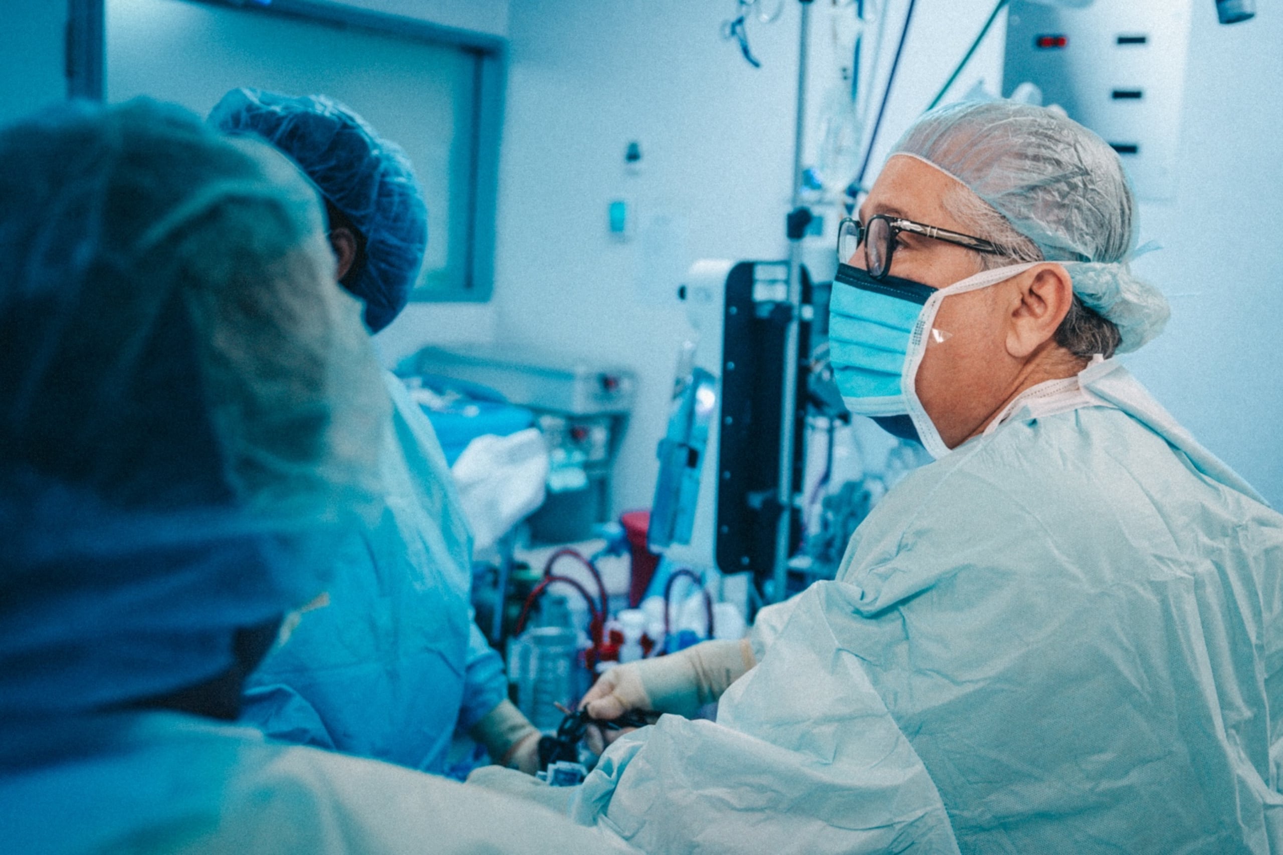 El doctor Gilberto Ruiz Deyá, urólogo del CMESL, siempre ha apostado por la innovación y tecnología en sus tratamientos desde que regresó a Puerto Rico hace más de dos décadas.