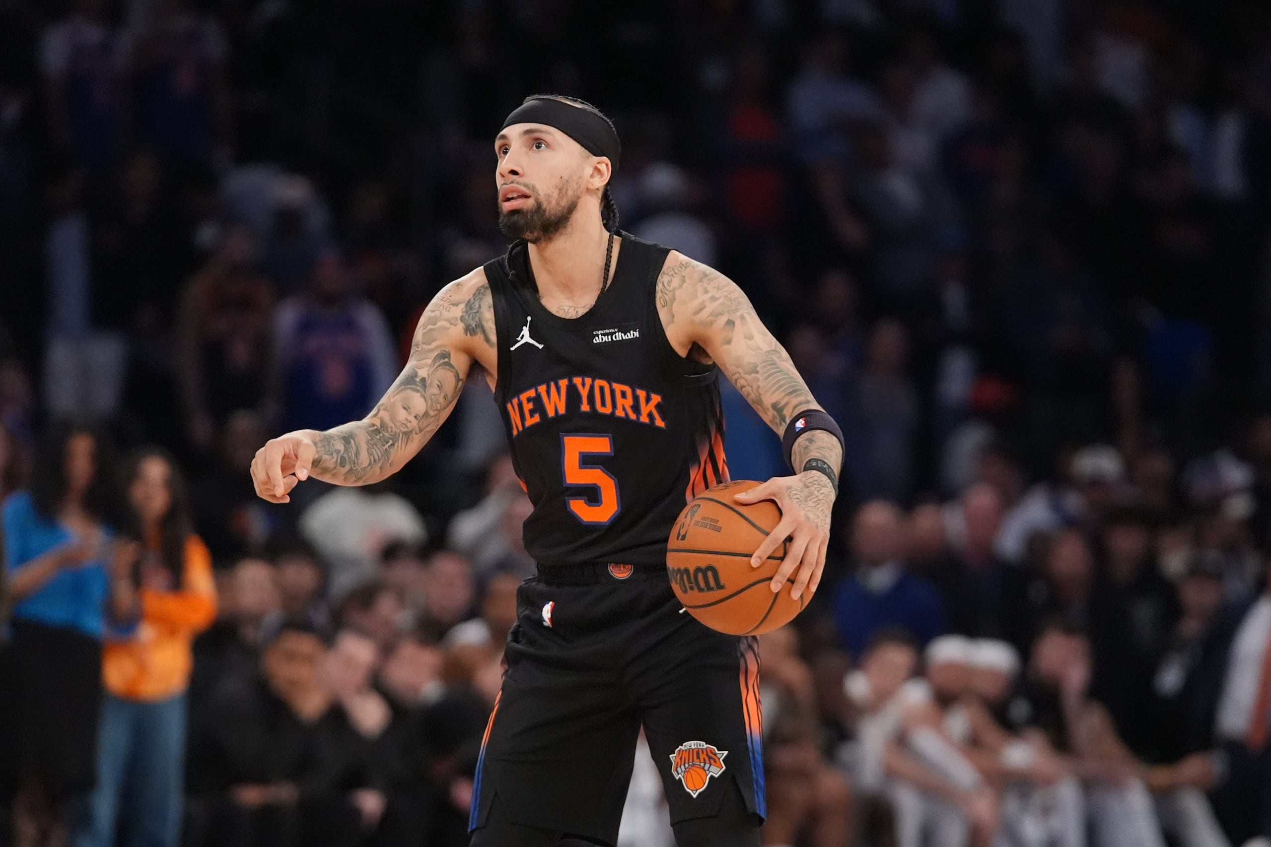 Jose Alvarado en uniforme de los Knicks de Nueva York durante el segundo juego de la final de la Conferencia del Este.