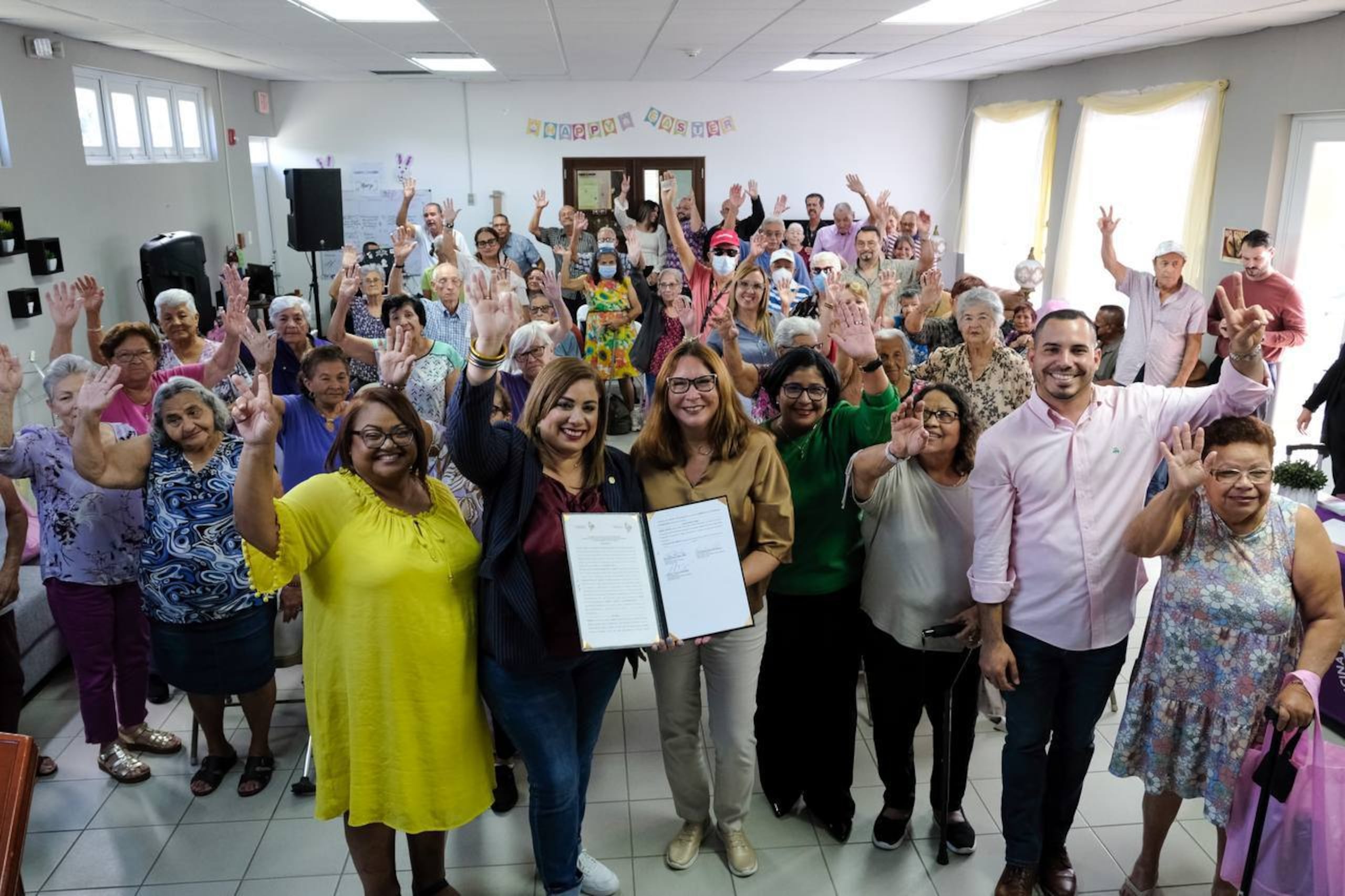 Los CAMPEA están dirigidos a personas de 60 años o más quienes comparten parte del día con los de su misma edad, recibiendo atención y servicios que contribuyen a su bienestar y seguridad.