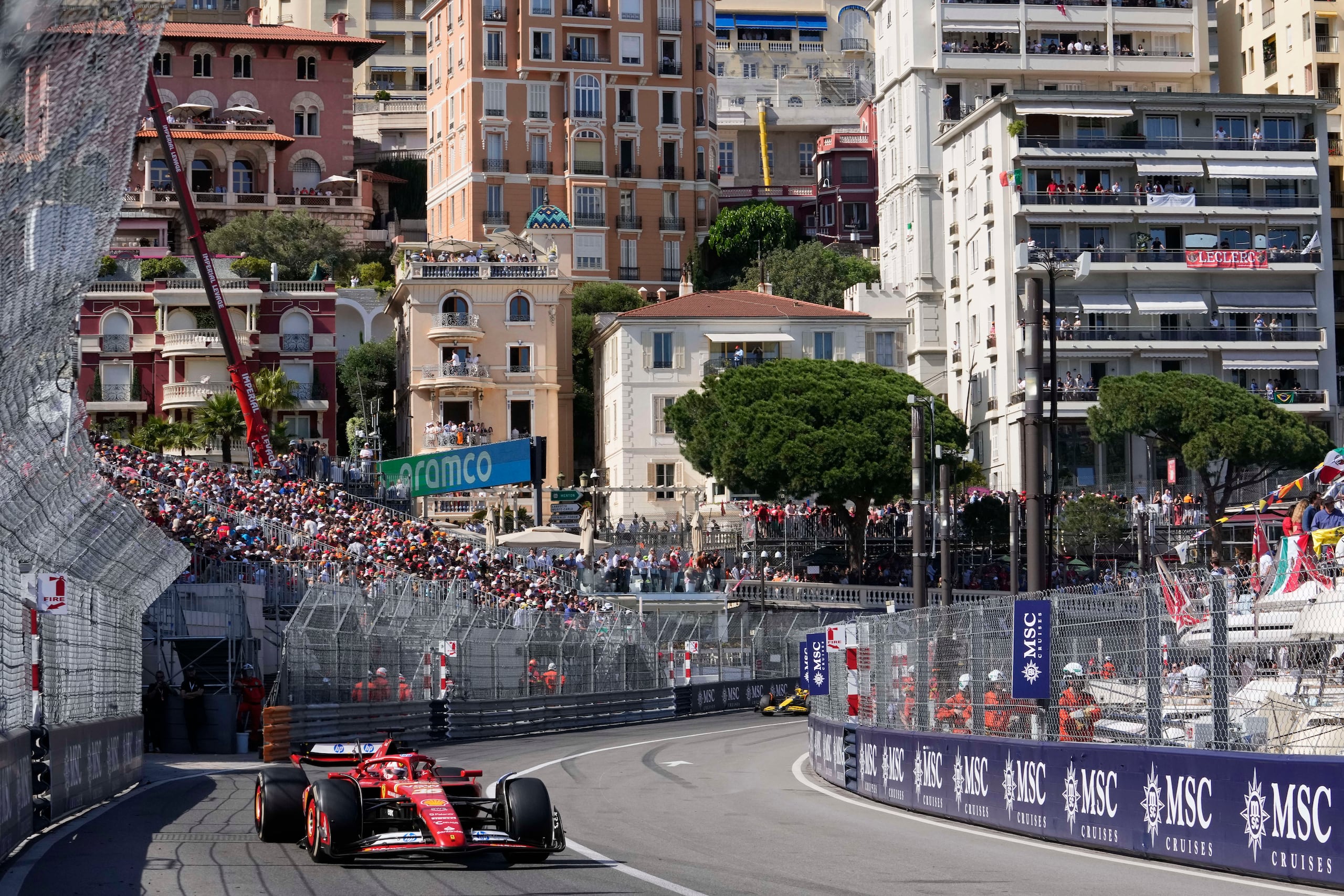 Charles Leclerc, piloto local de Ferrari, compite en el Gran Premio de Mónaco, el domingo 26 de mayo de 2024.