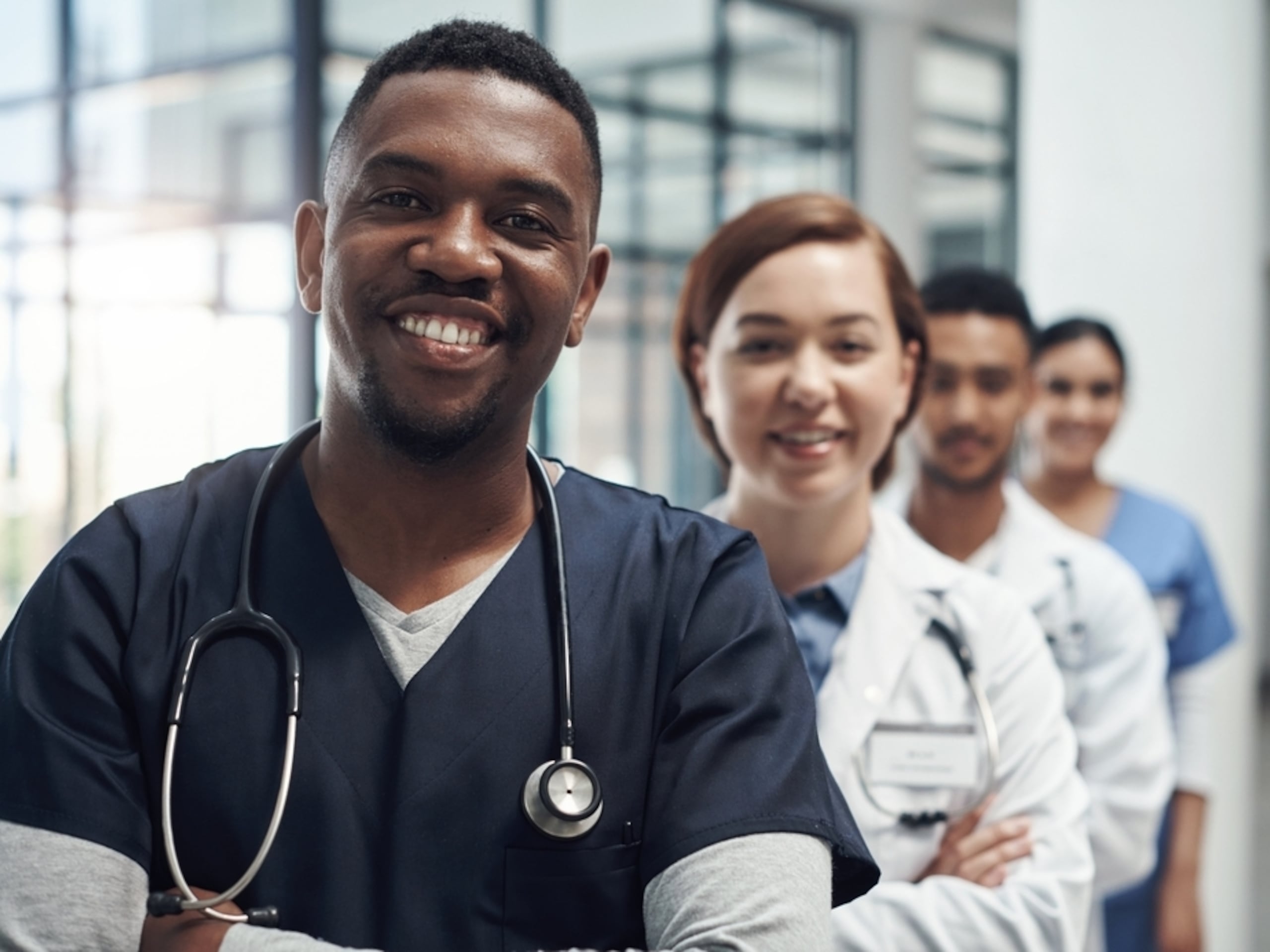 Las adquisiciones de hospitales han ayudado a mantener la escala de servicios que se dan, al progreso de poder comprar efectivamente y a tener negociaciones más efectivas con los planes médicos.