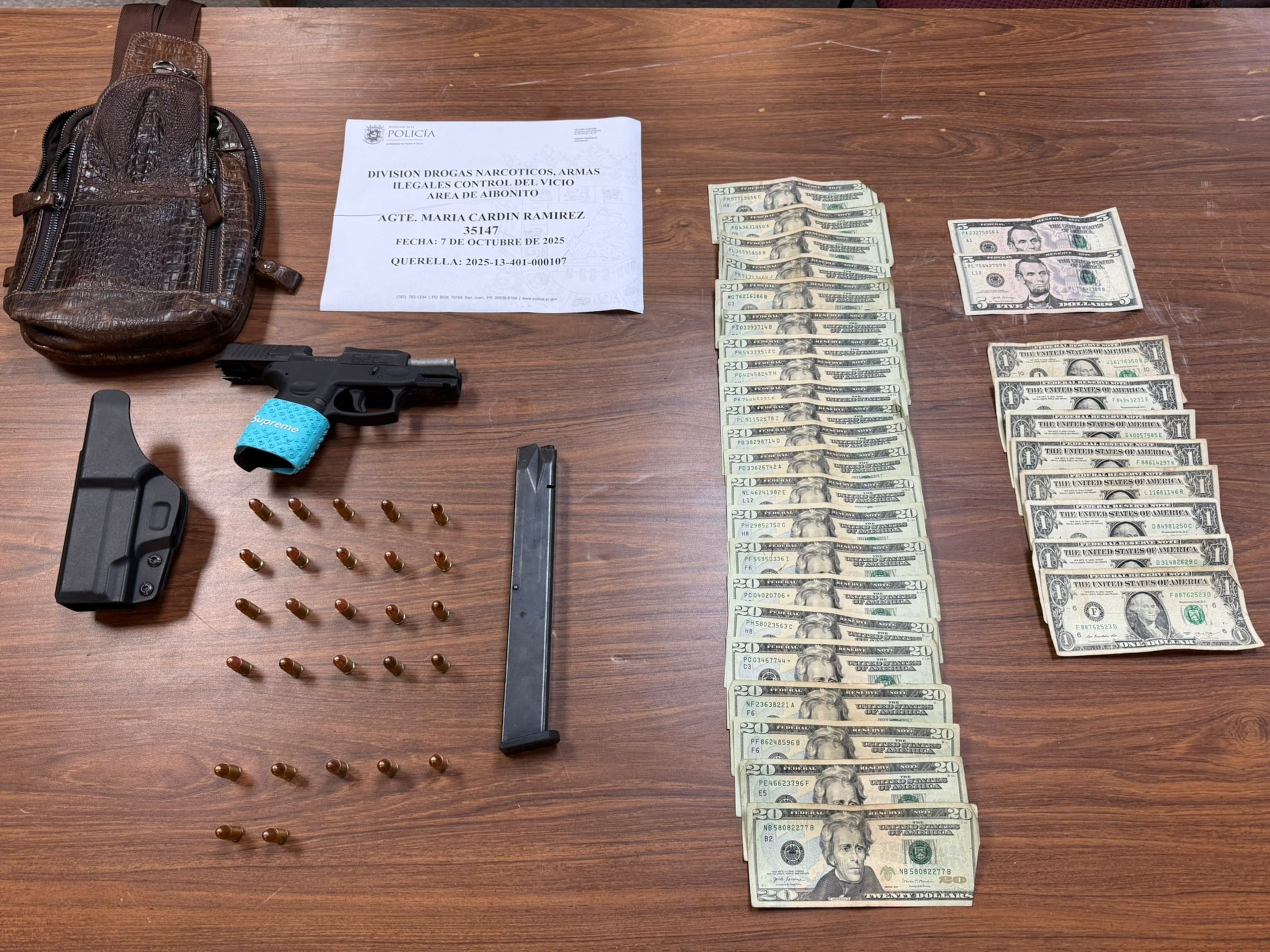 Durante el allanamiento, se ocupó una pistola, un cargador, municiones y dinero en efectivo.
