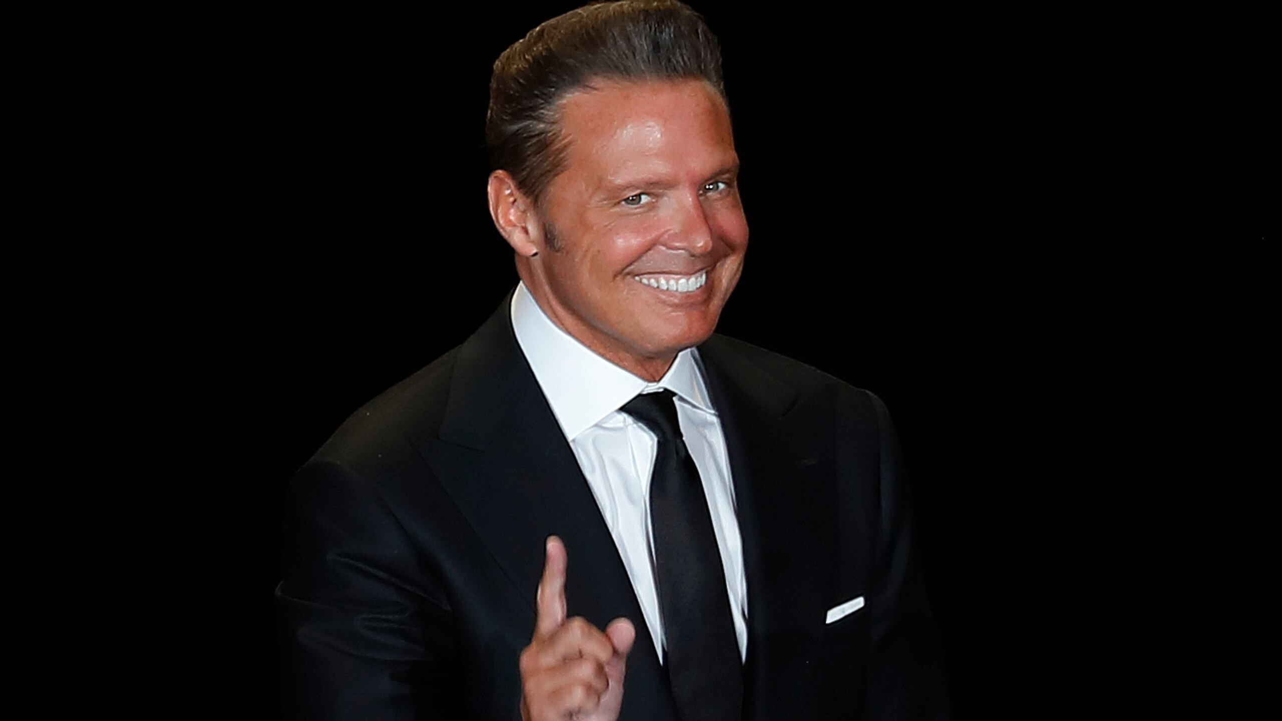 Fotografía de archivo fechada el 21 de febrero de 2018, del cantante mexicano Luis Miguel durante un concierto en Ciudad de México (México). EFE/José Méndez