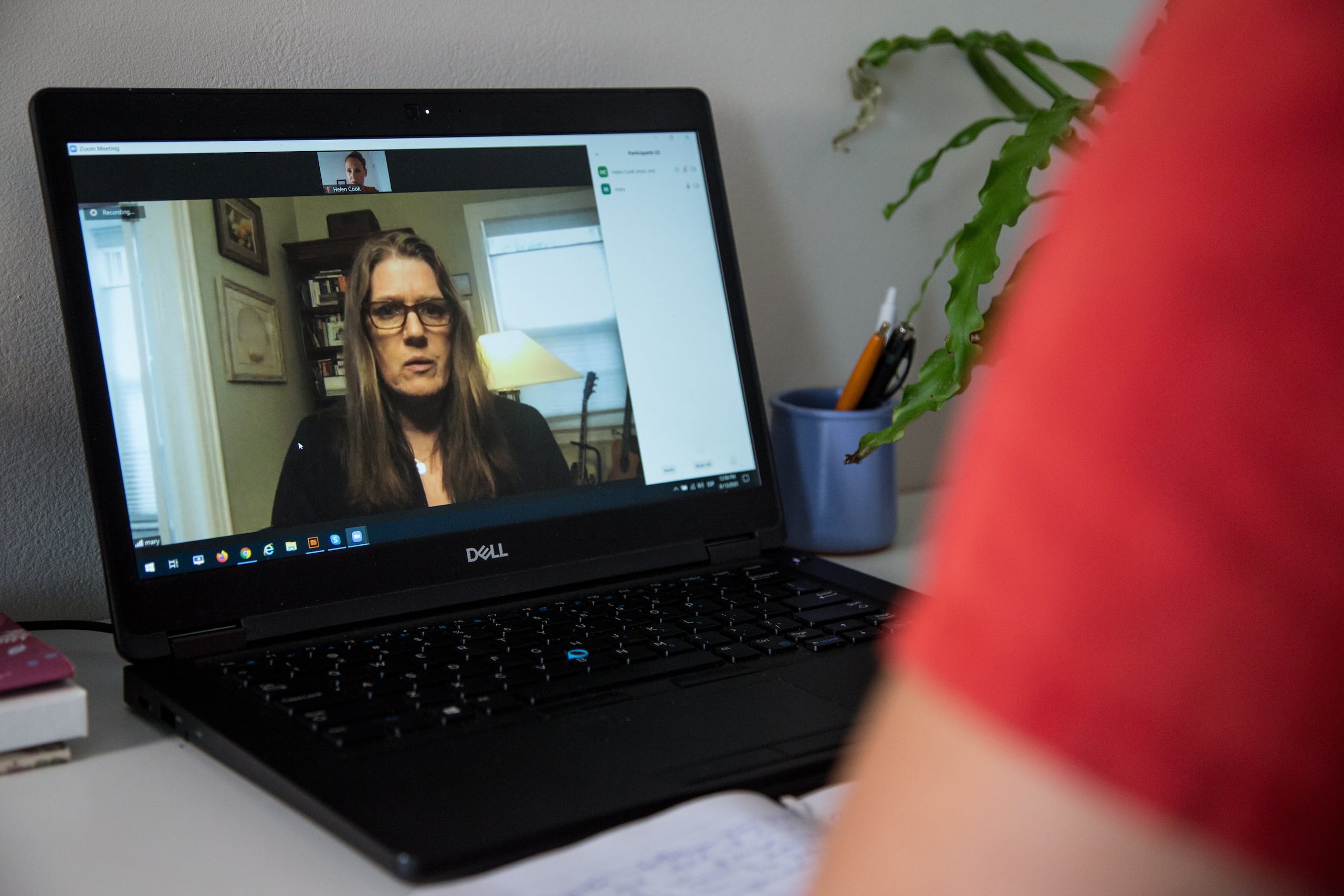 Mary Trump alertó también de que cuando Trump habla sus candidatos escuchan: "Escucharon cuando difundió la Gran Mentira el 6 de enero... y todos sabemos lo que pasó después", dijo.